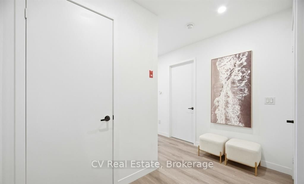 61 Orchard Park 403 Property Photo 2
