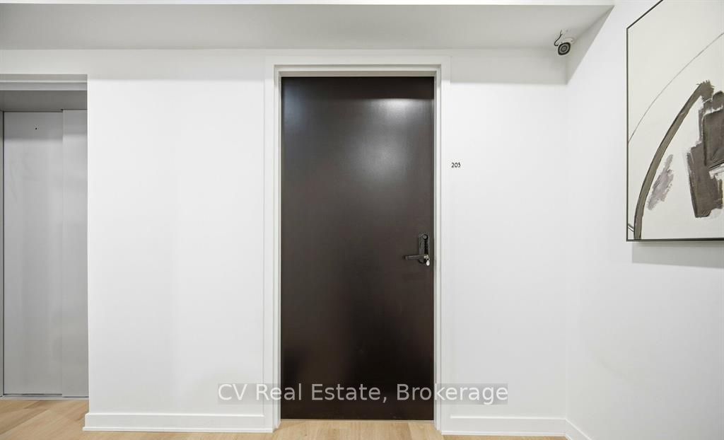 61 Orchard Park 403 Property Photo 3