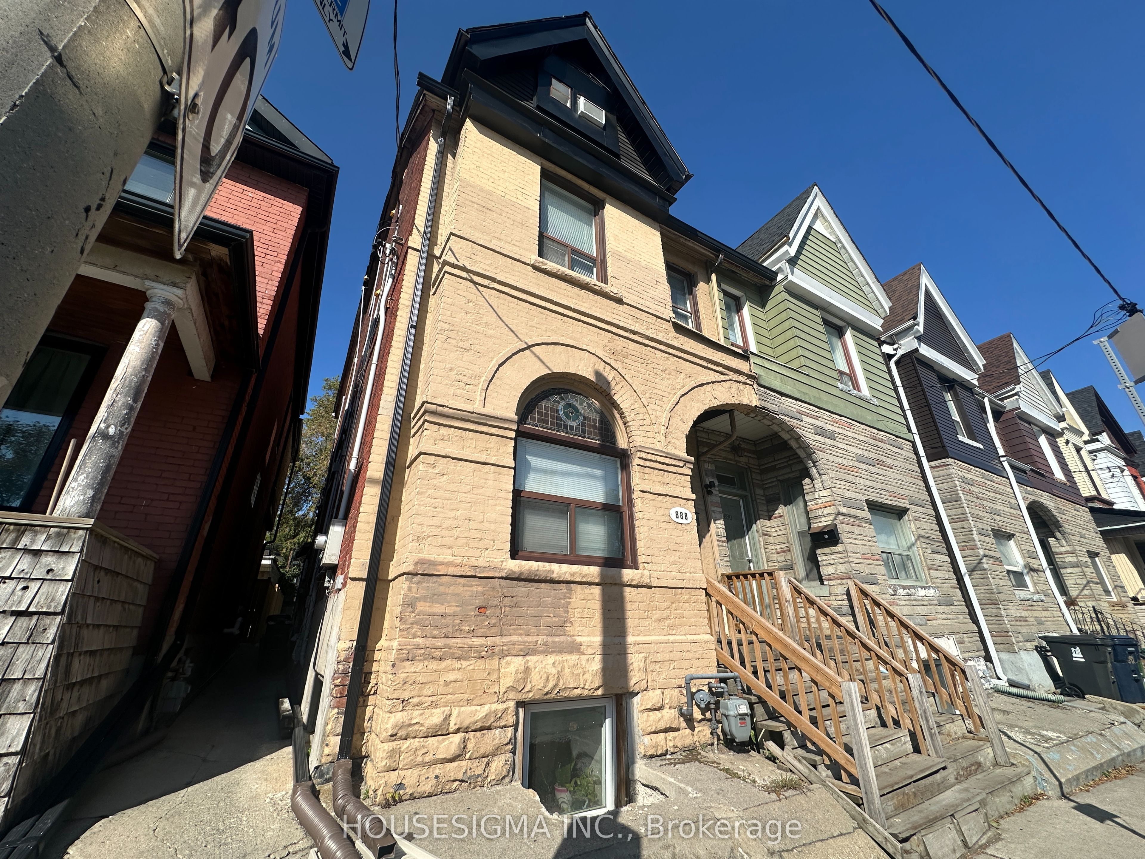 888 Dundas Street E Property Photo 1