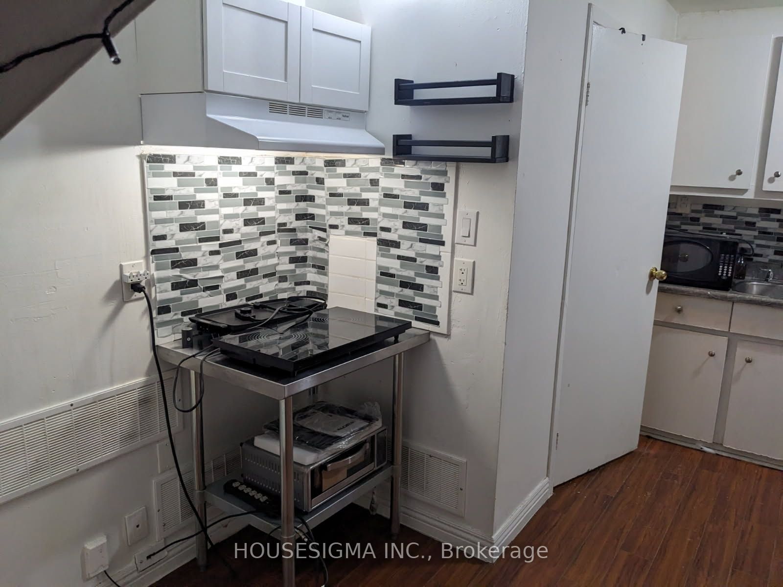 888 Dundas Street E Property Photo 8