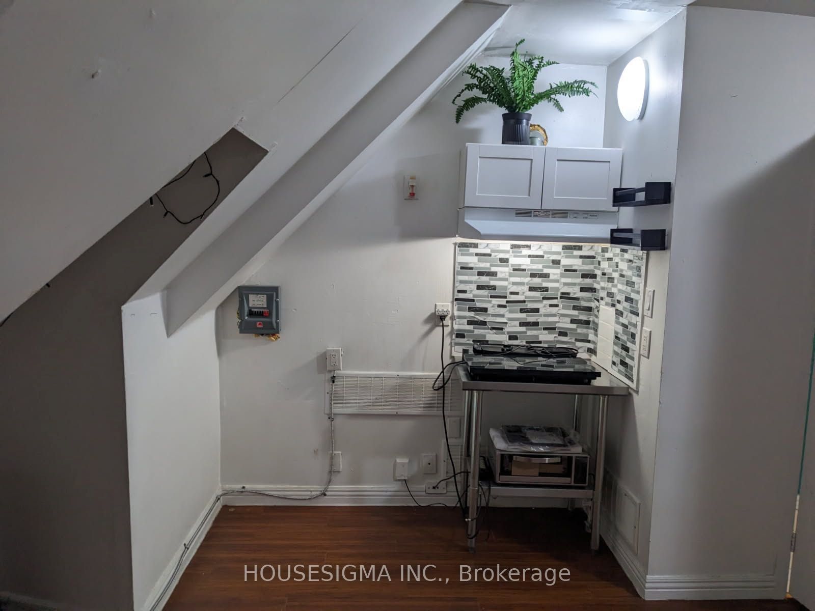 888 Dundas Street E Property Photo 9