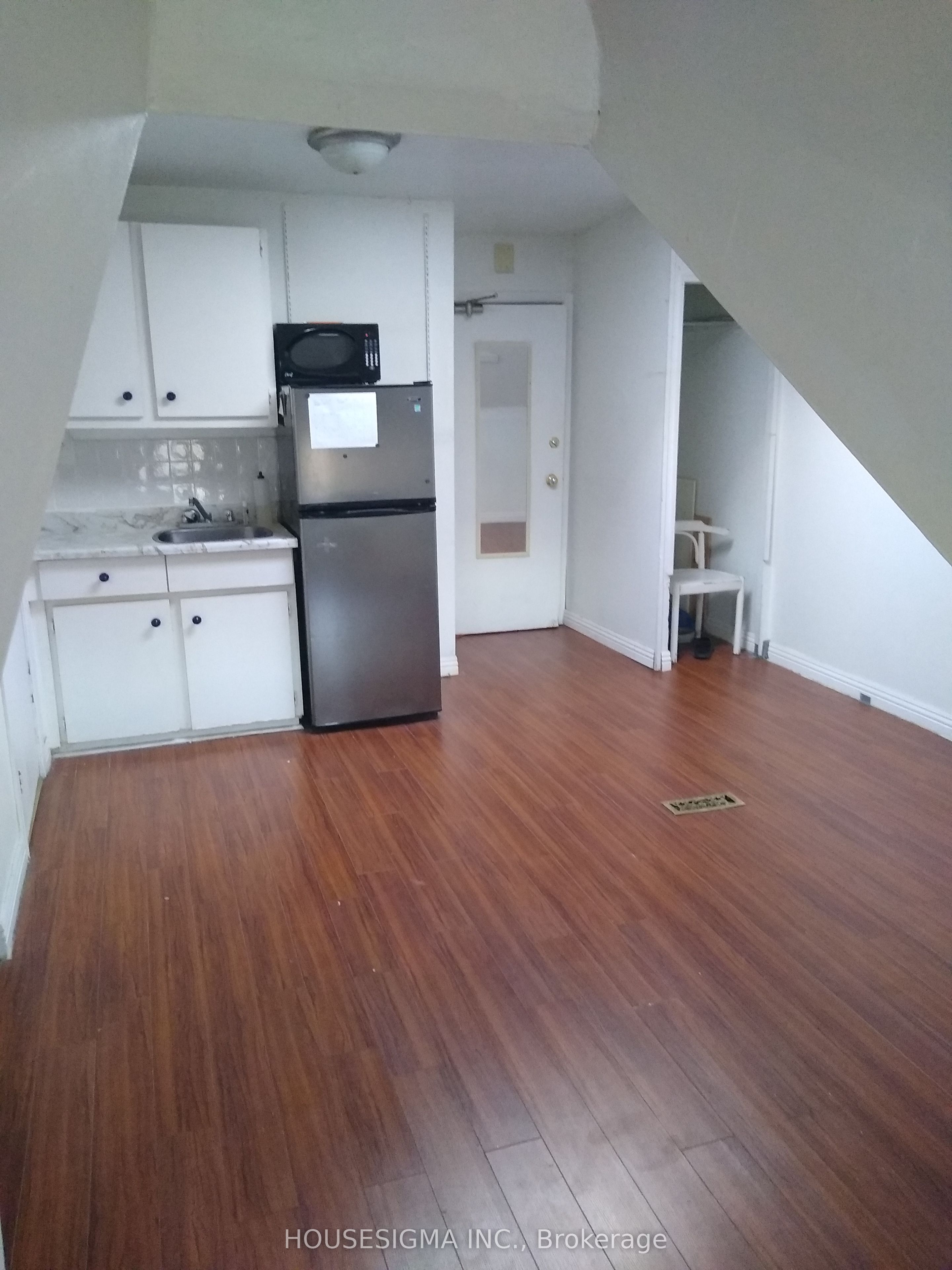 888 Dundas Street E Property Photo 11