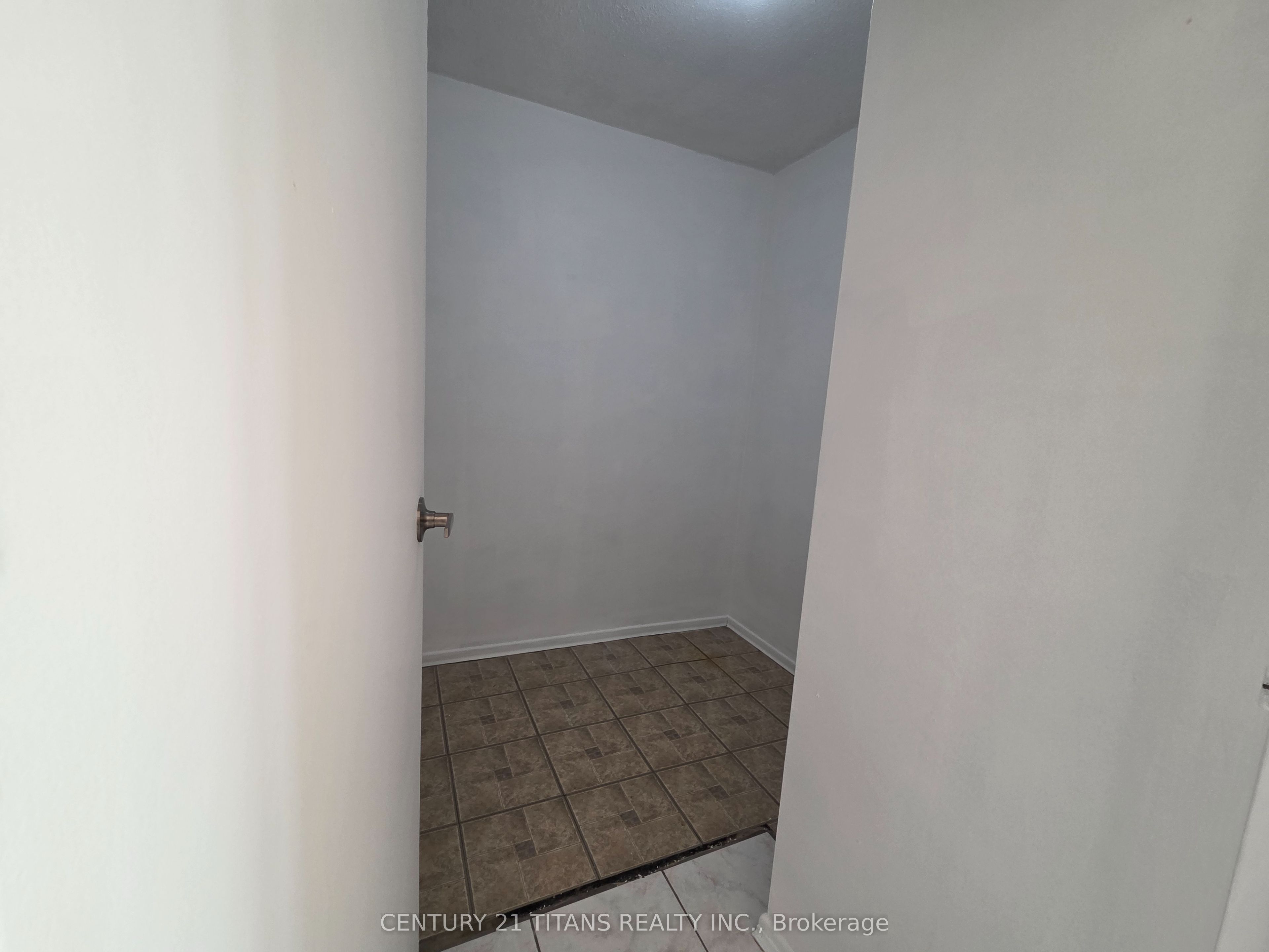 270 Palmdale Drive 510 Property Photo 3
