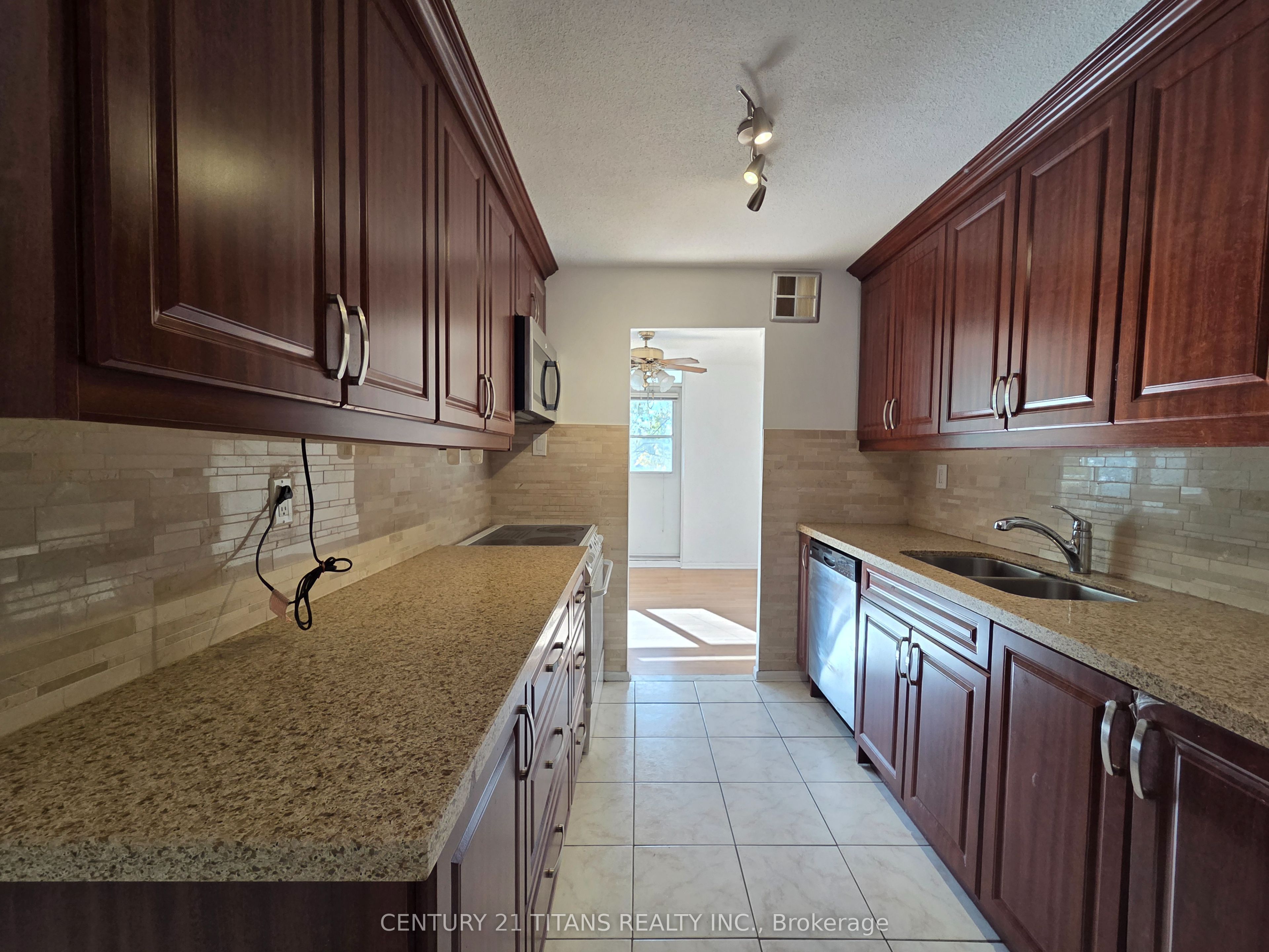 270 Palmdale Drive 510 Property Photo 4