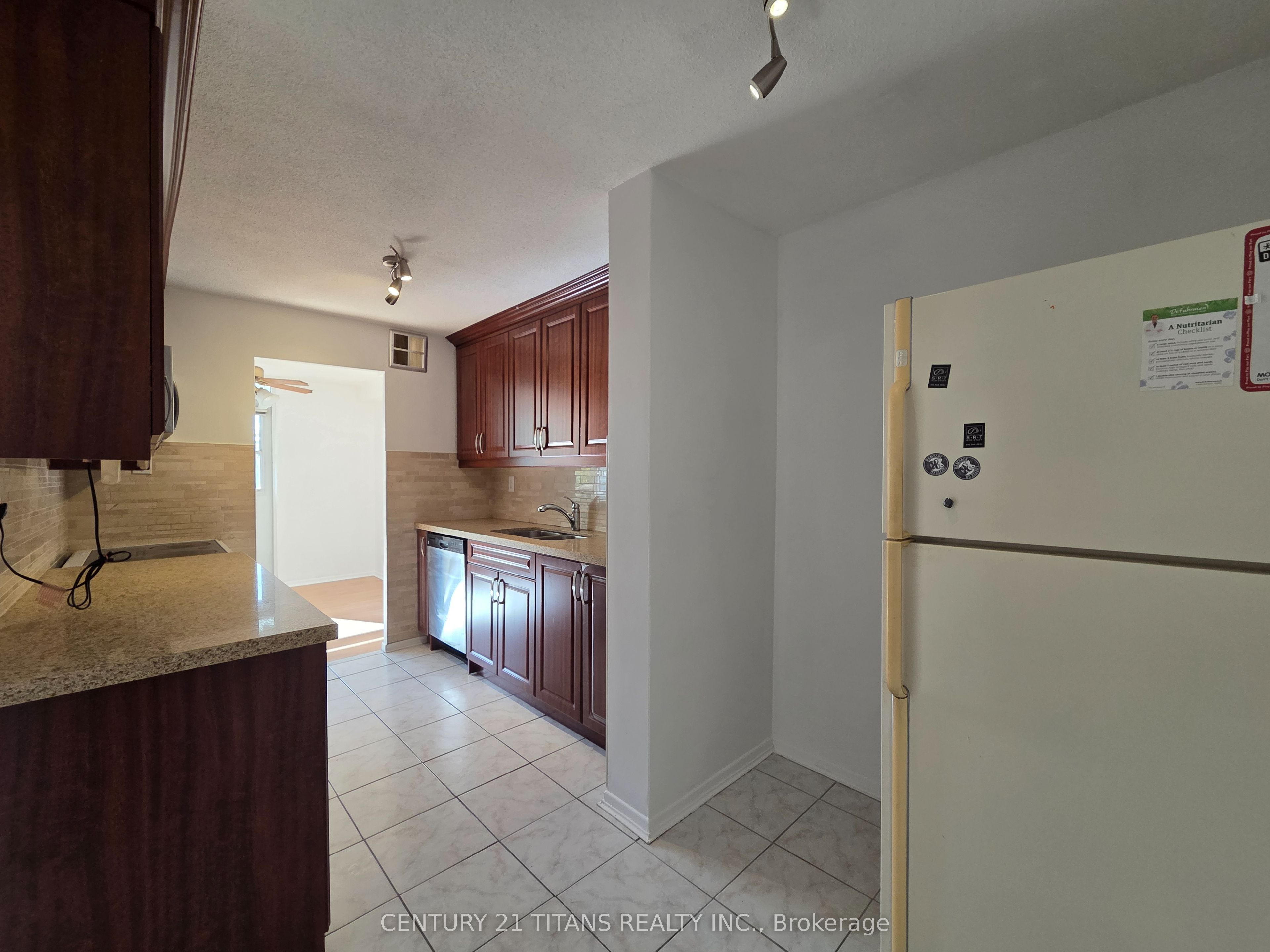 270 Palmdale Drive 510 Property Photo 5