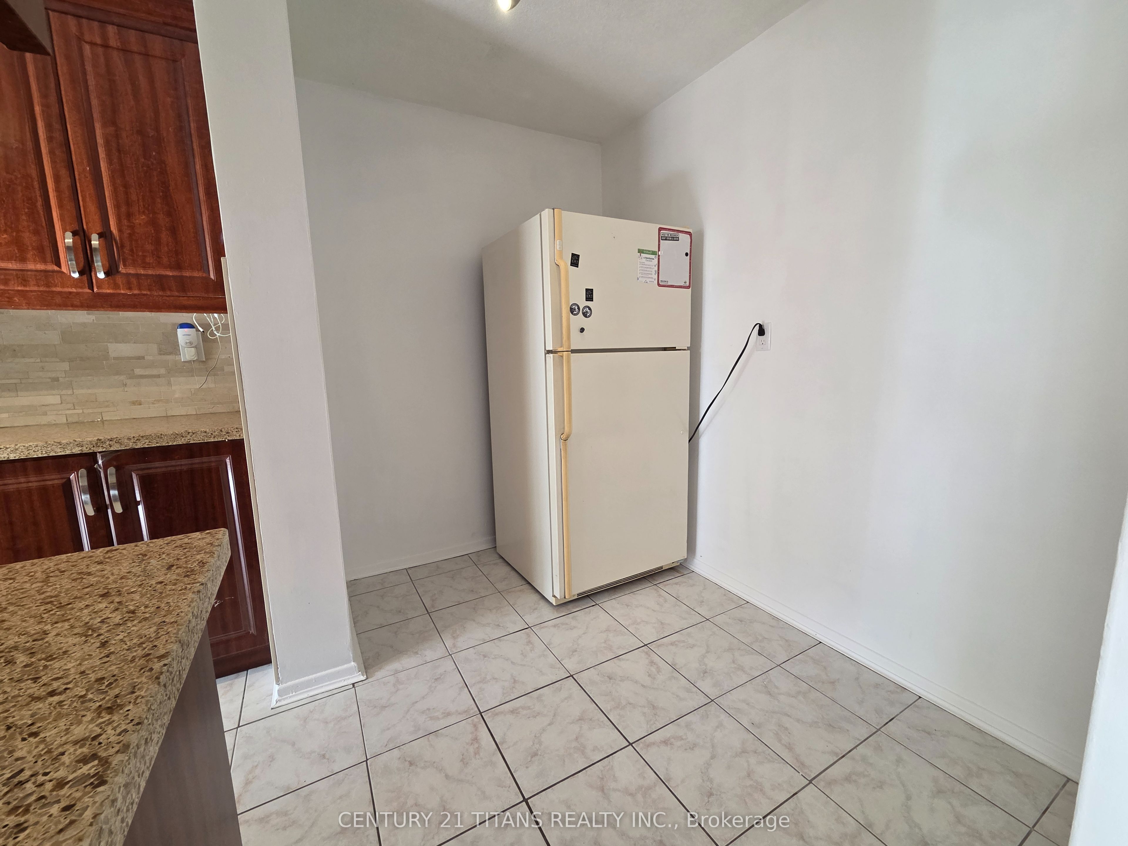 270 Palmdale Drive 510 Property Photo 7