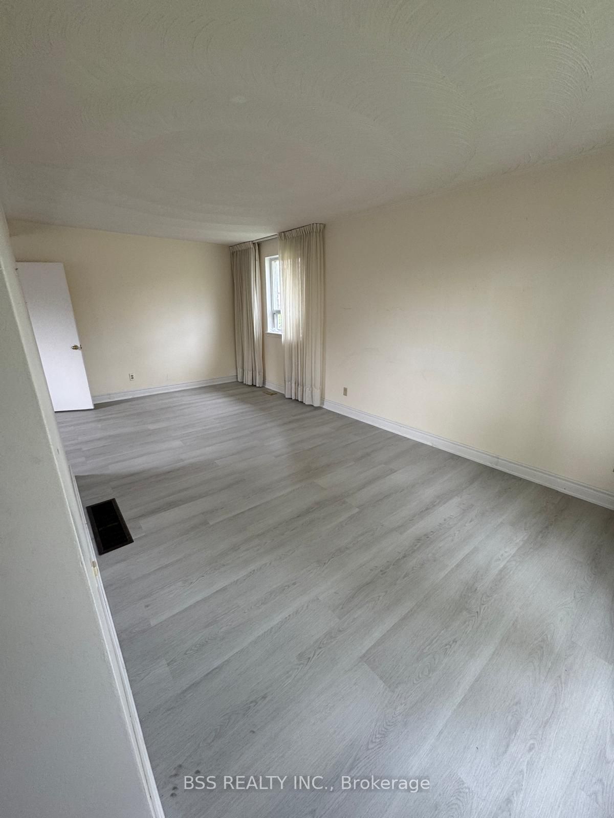 7 Shier Drive Property Photo 2