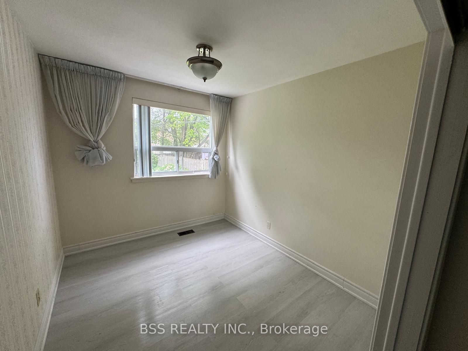 7 Shier Drive Property Photo 4