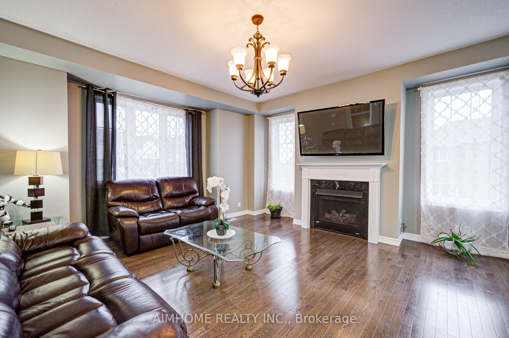 2383 Dobbinton Street Property Photo 12