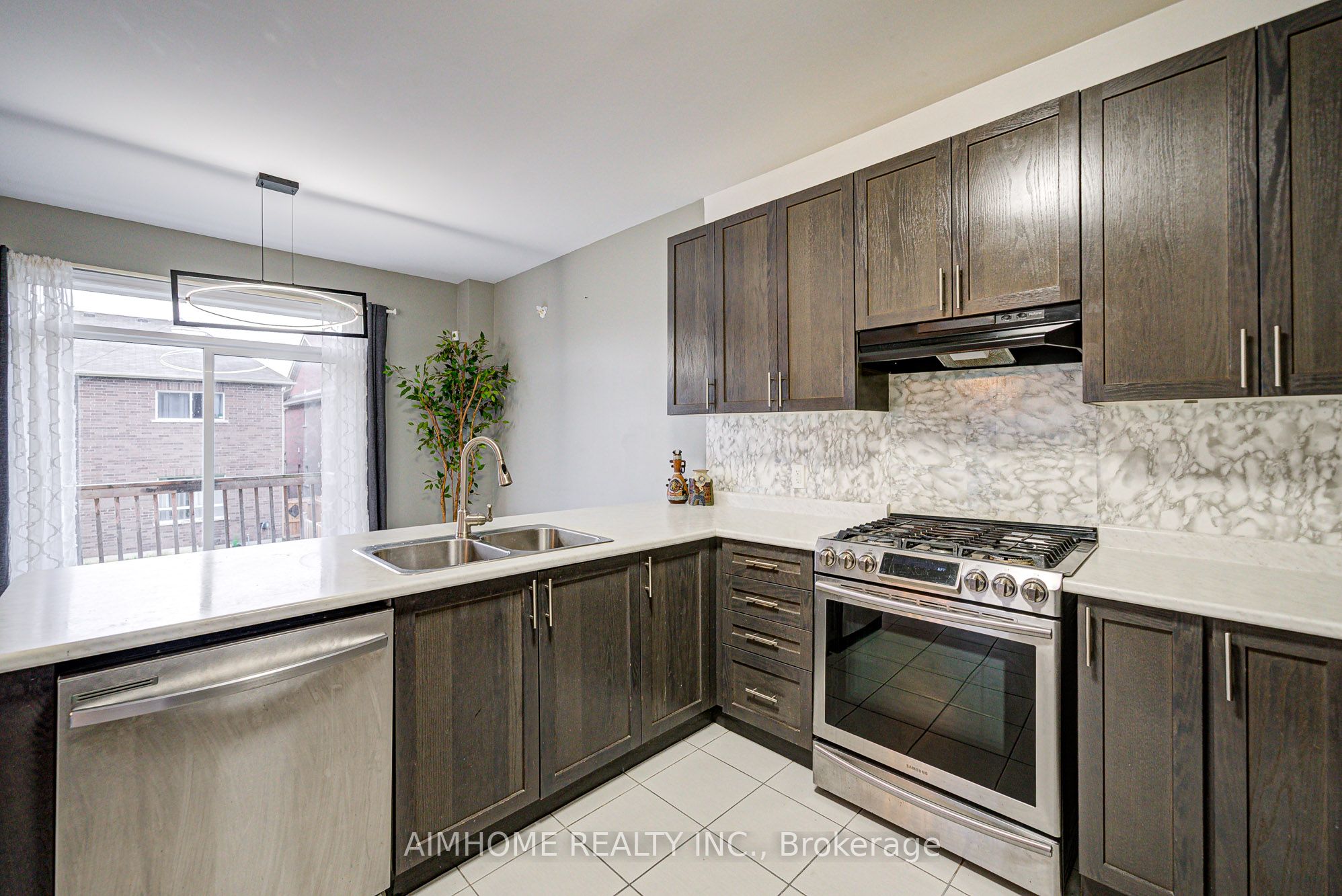 2383 Dobbinton Street Property Photo 21