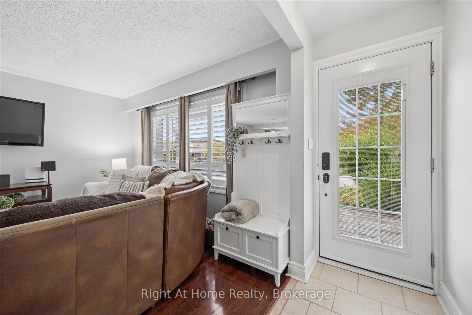 1145 Valley Court Property Photo 4