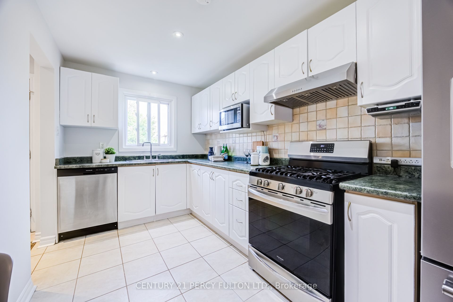 608 Beckworth Square Property Photo 10