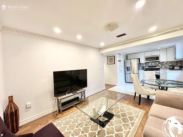 66 Overlord Crescent Lower Property Photo 4