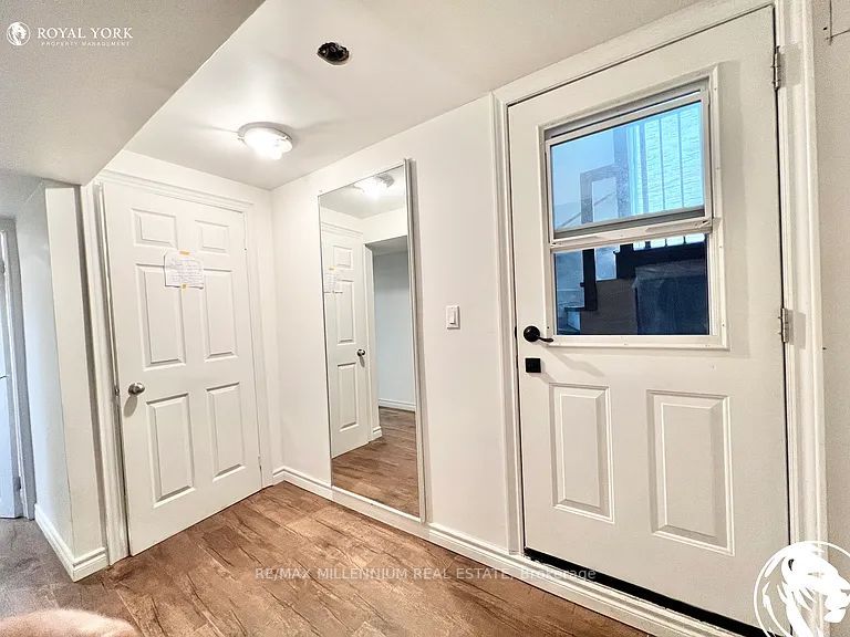 66 Overlord Crescent Lower Property Photo 6