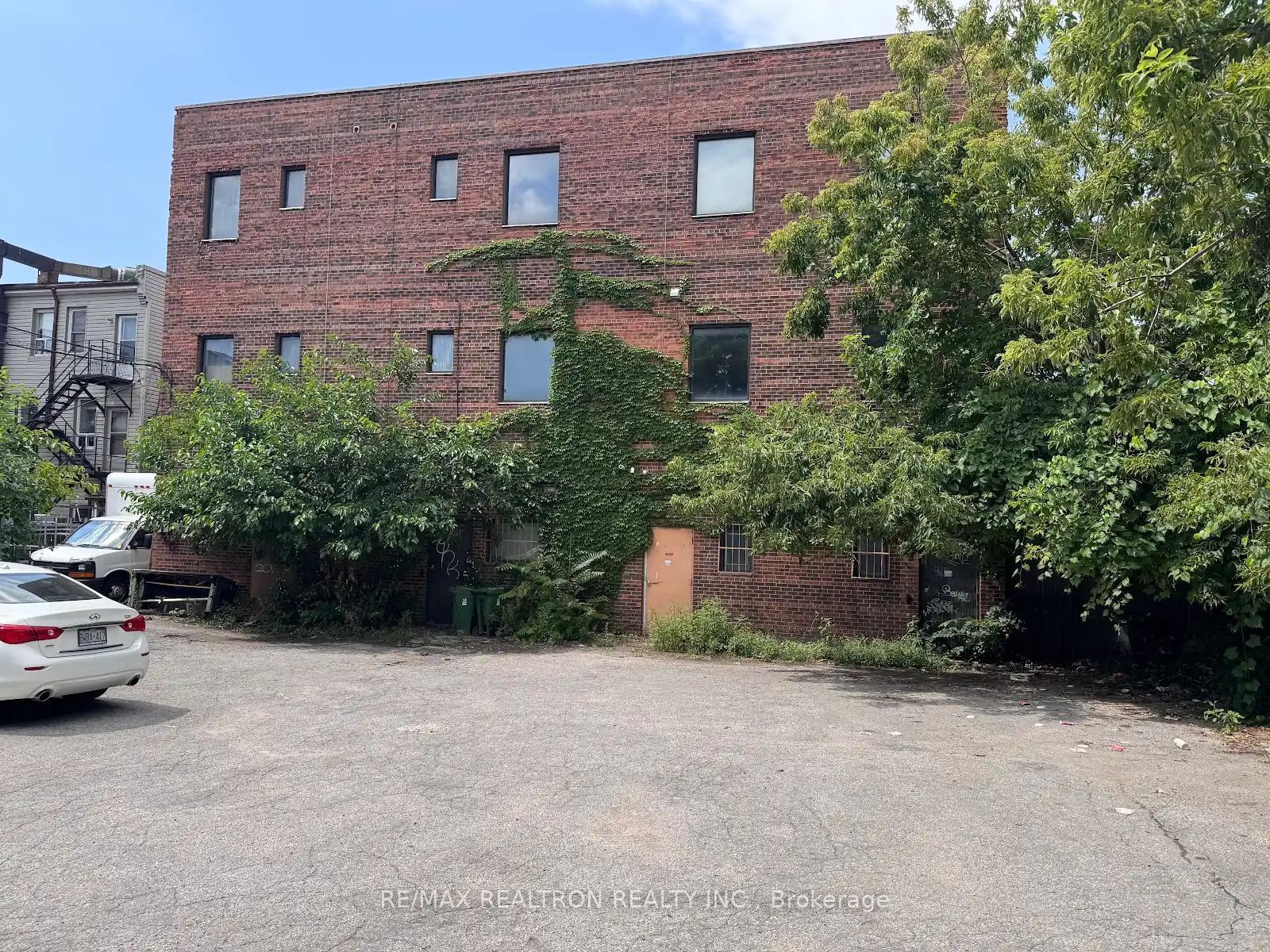 739 Broadview Avenue Property Photo 3