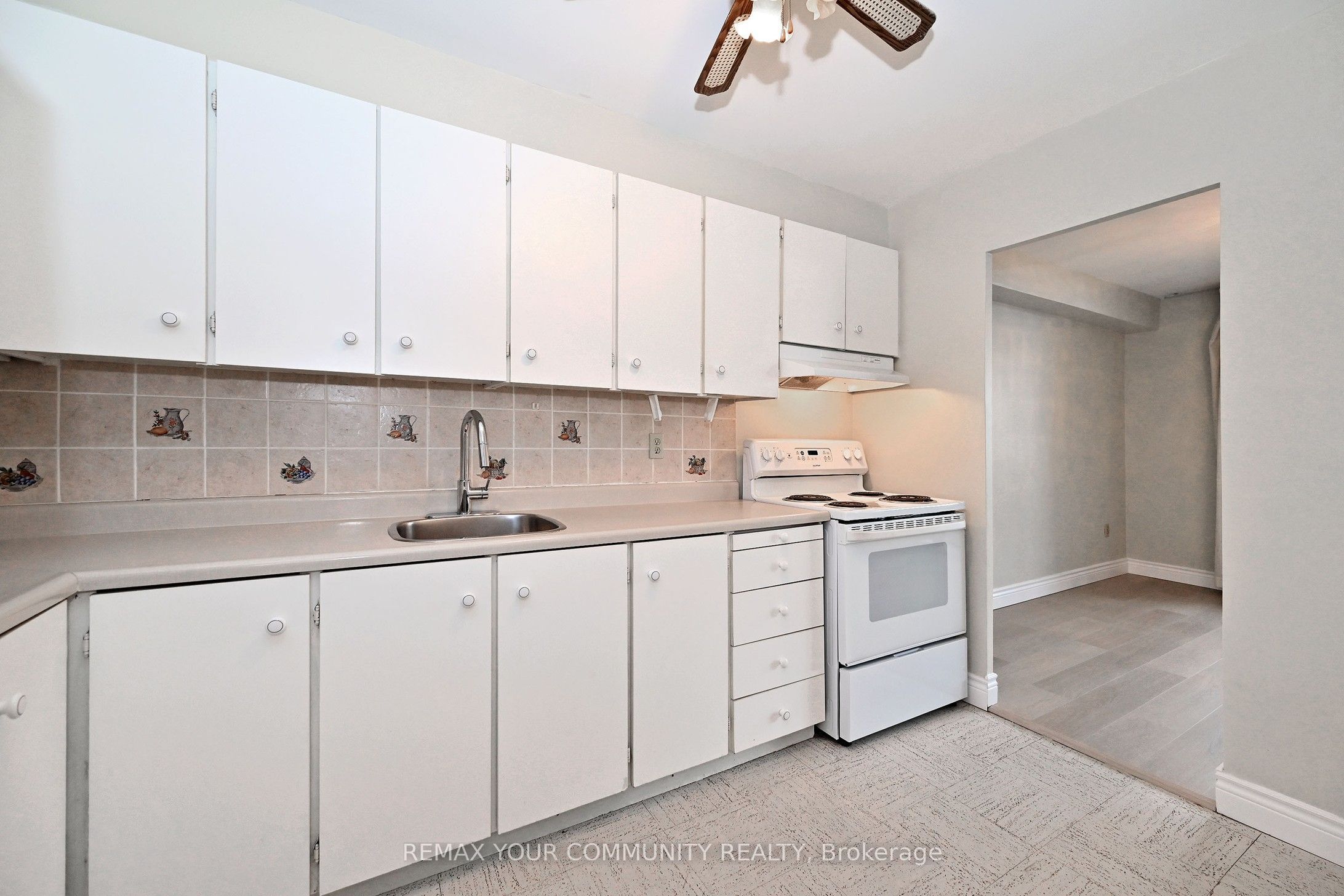 5 Massey Square 2602 Property Photo 10