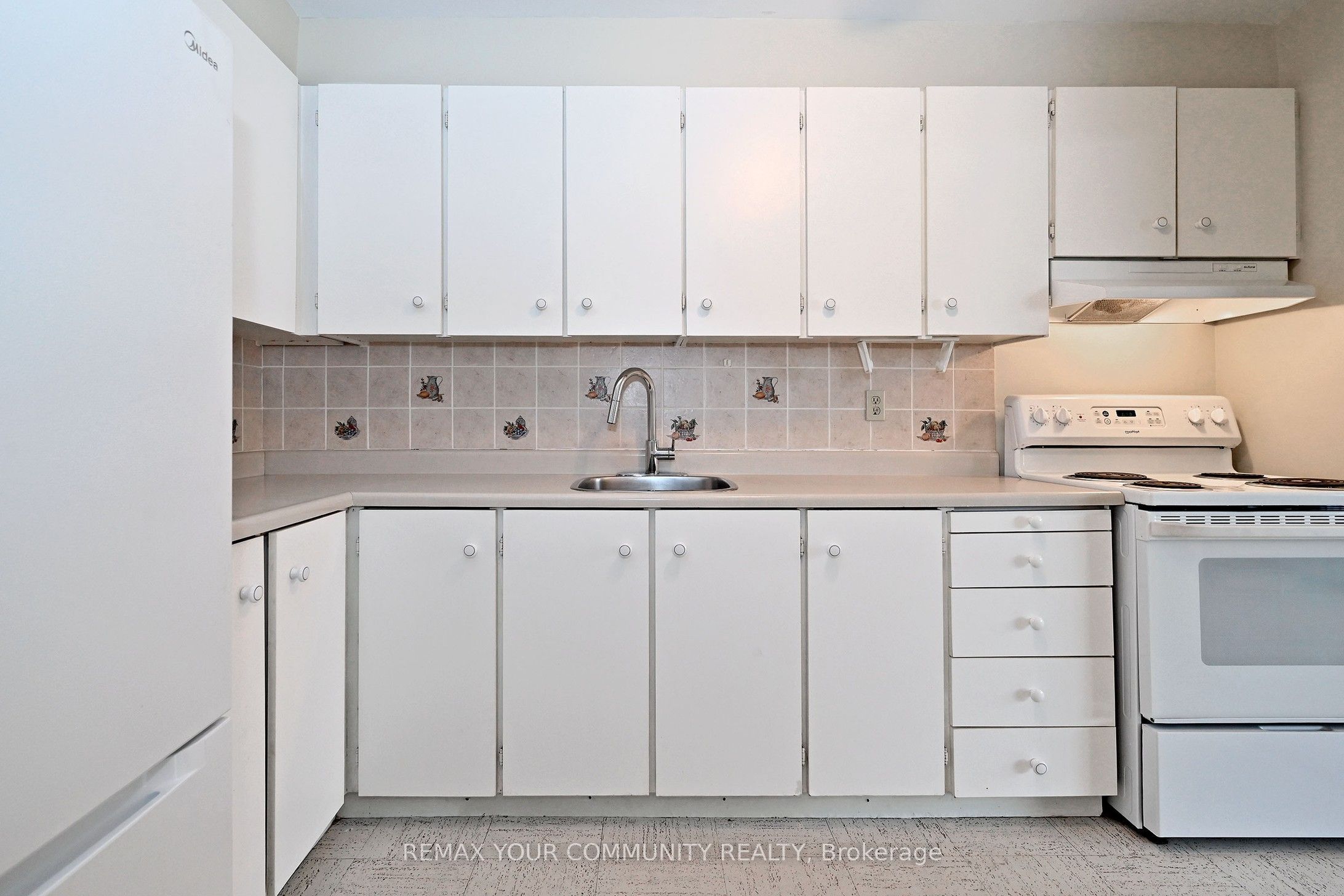 5 Massey Square 2602 Property Photo 11