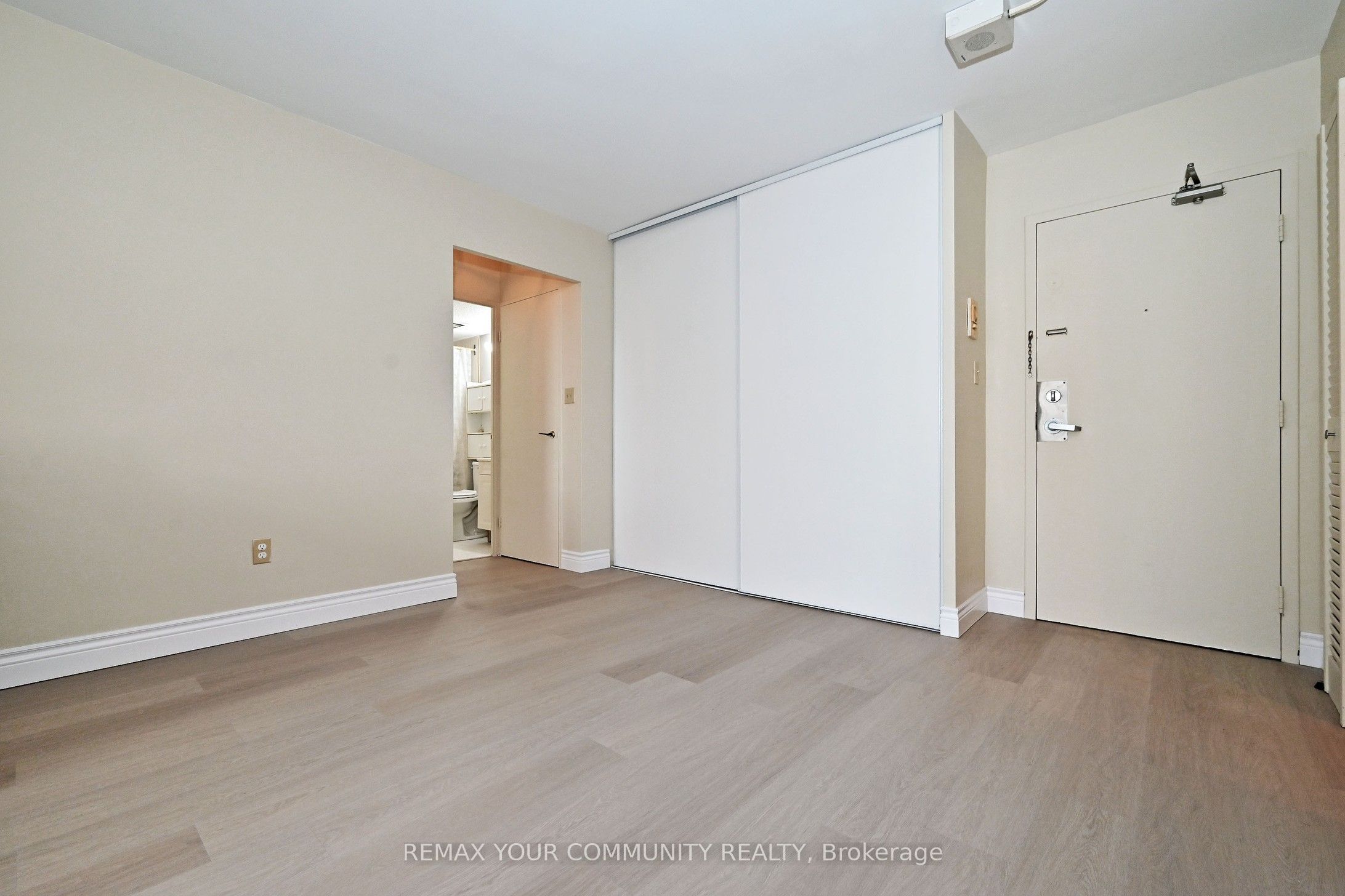 5 Massey Square 2602 Property Photo 12
