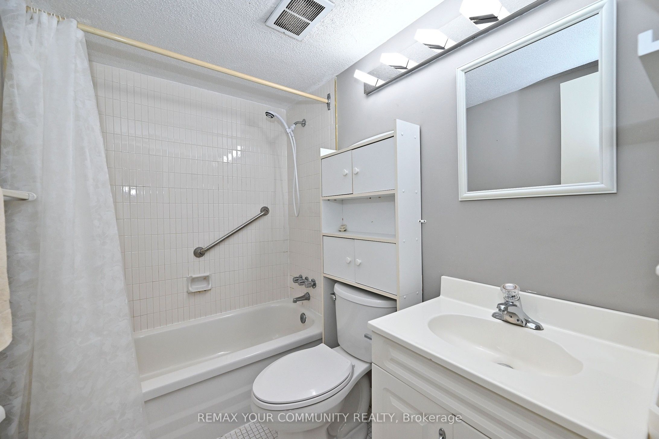 5 Massey Square 2602 Property Photo 15