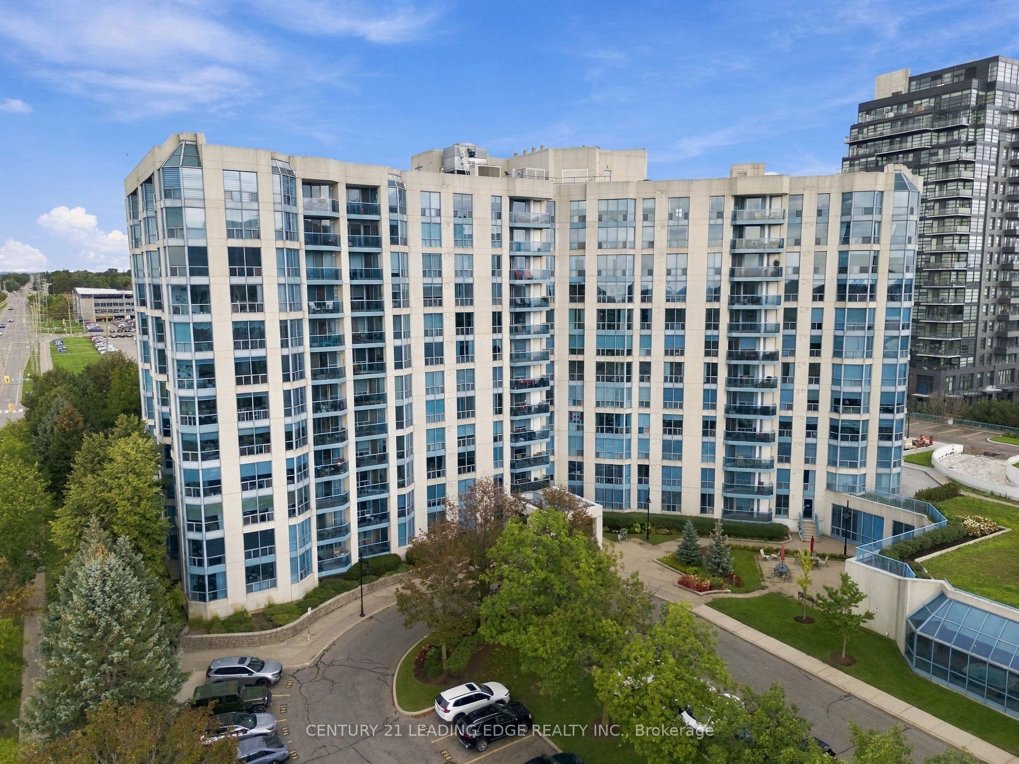 360 Watson Street W 611 Property Photo 6
