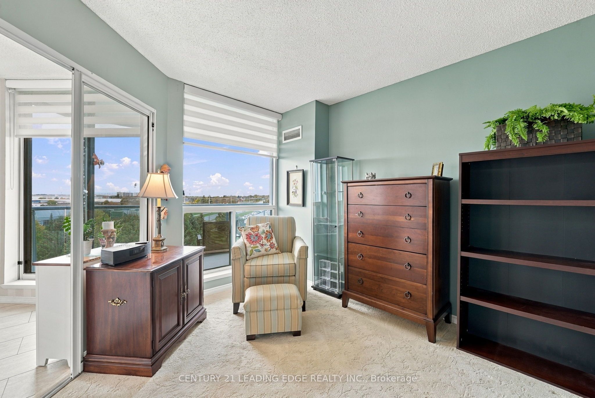 360 Watson Street W 611 Property Photo 25