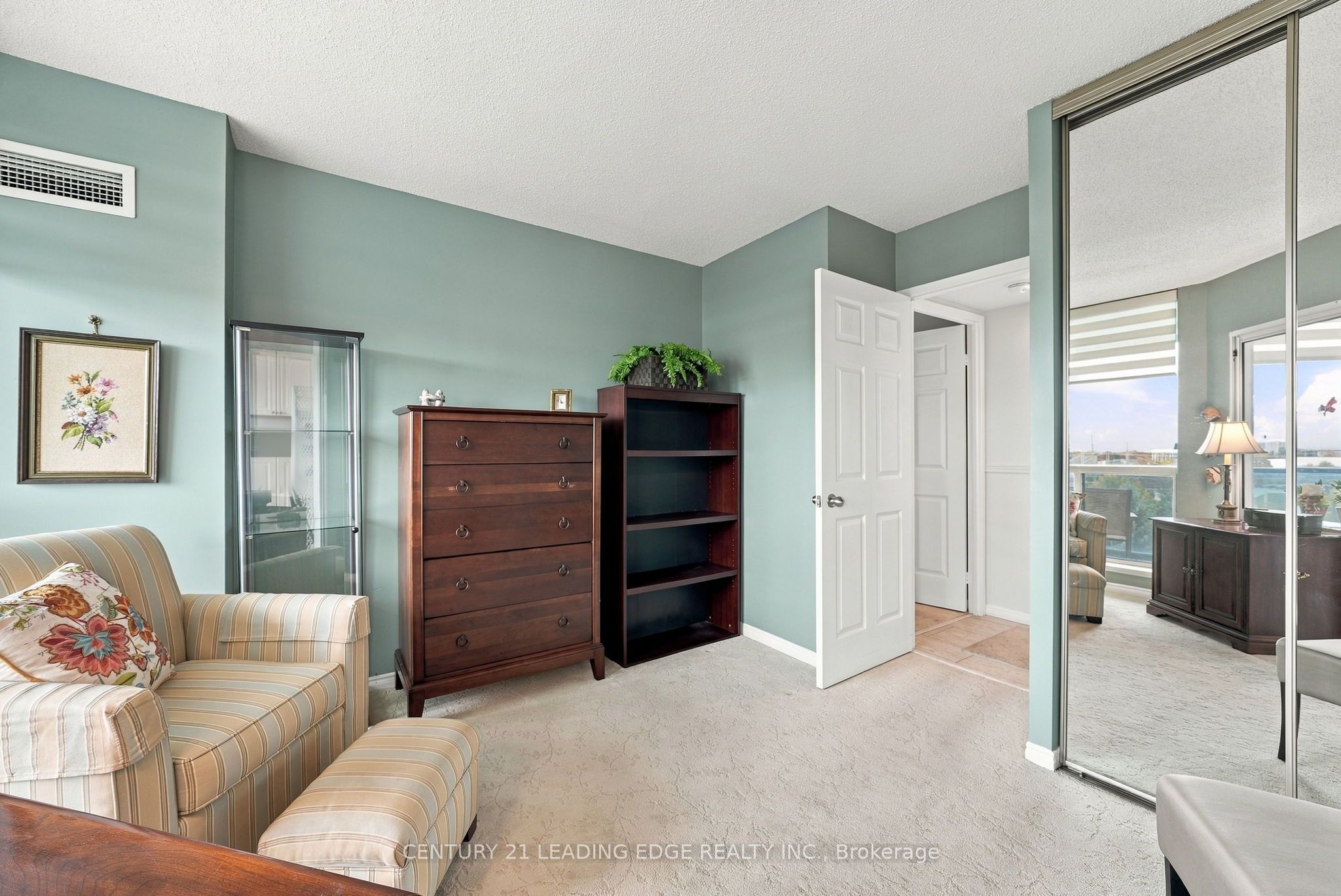 360 Watson Street W 611 Property Photo 26