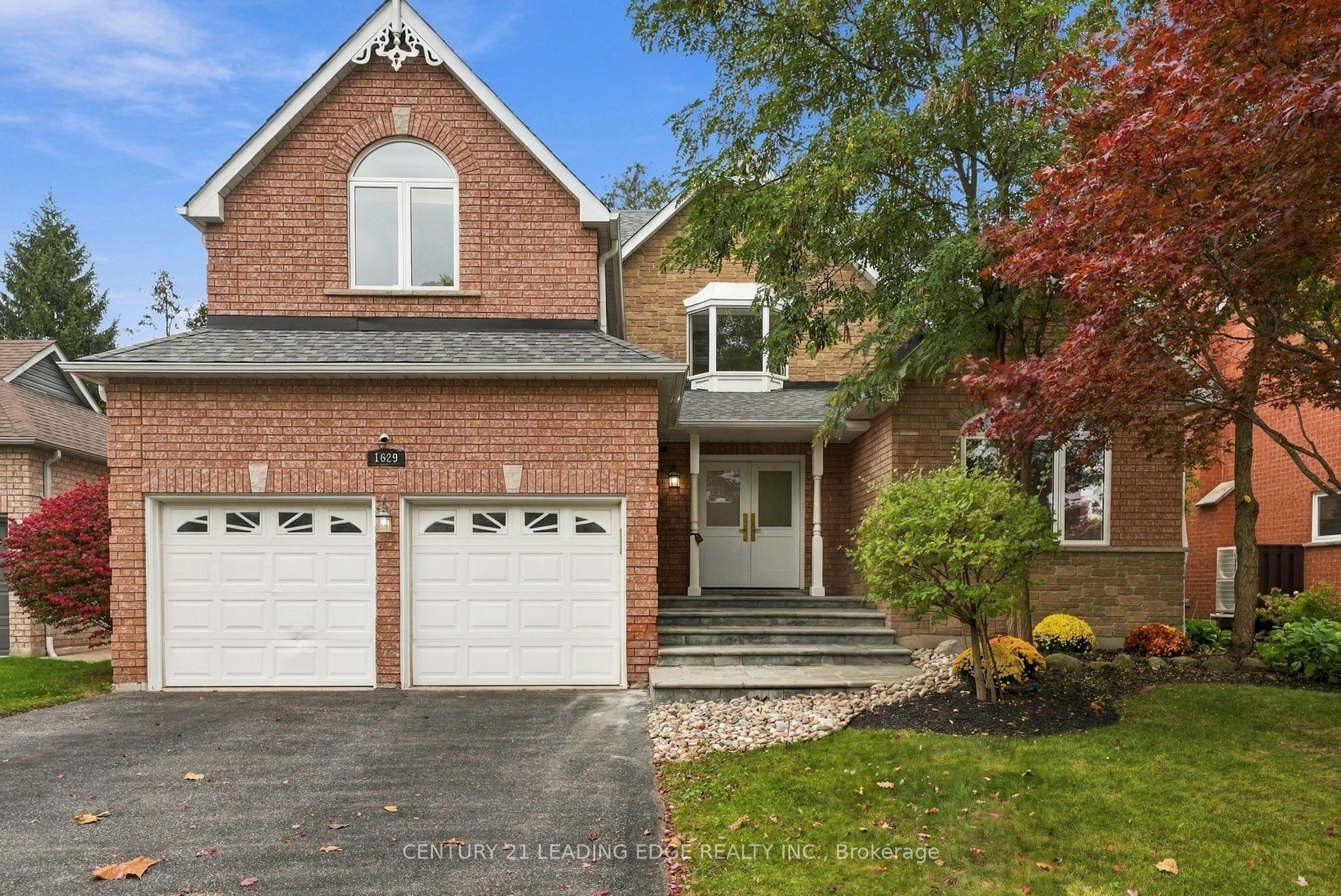 1629 Valley Ridge Crescent Property Photo 1