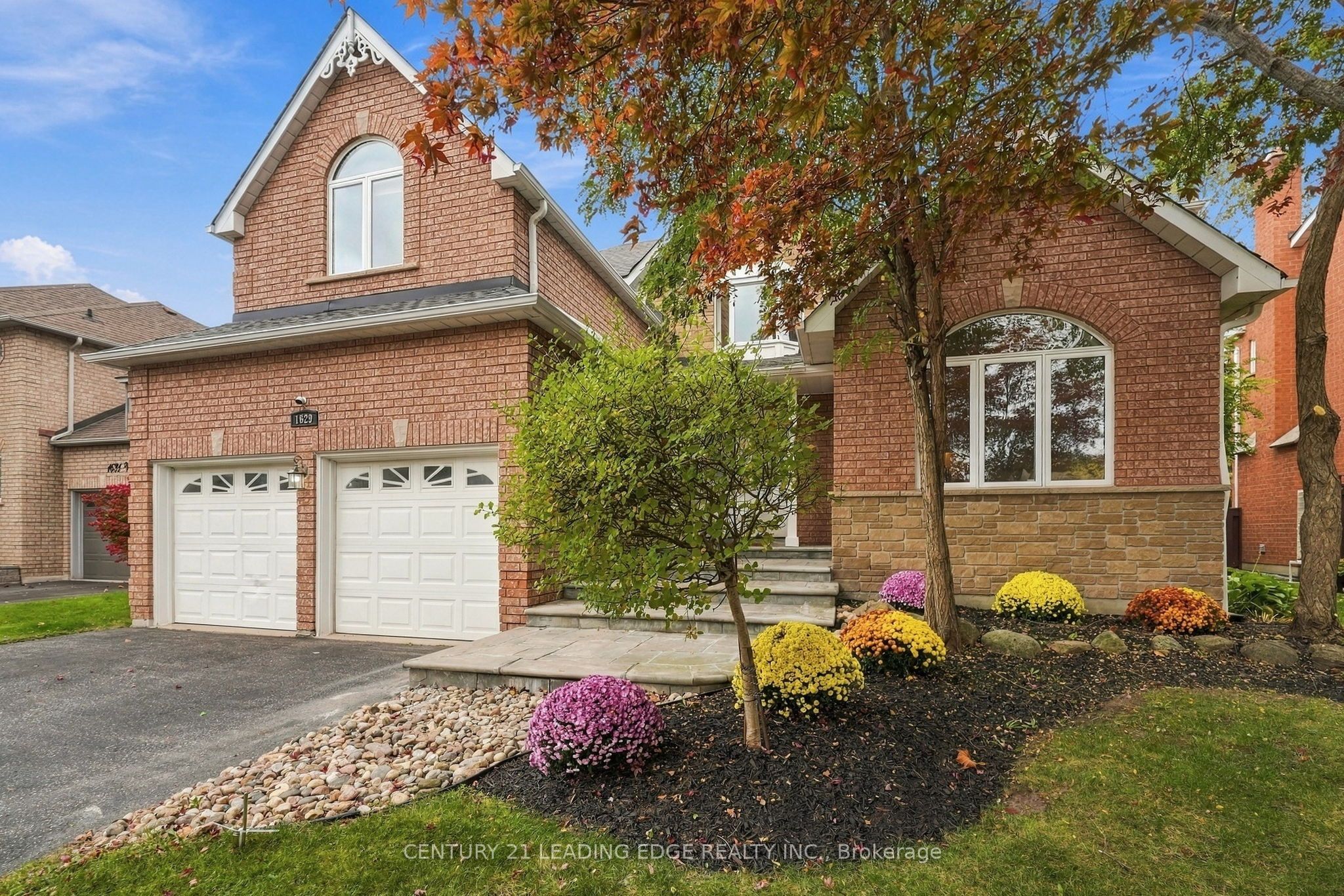 1629 Valley Ridge Crescent Property Photo 4
