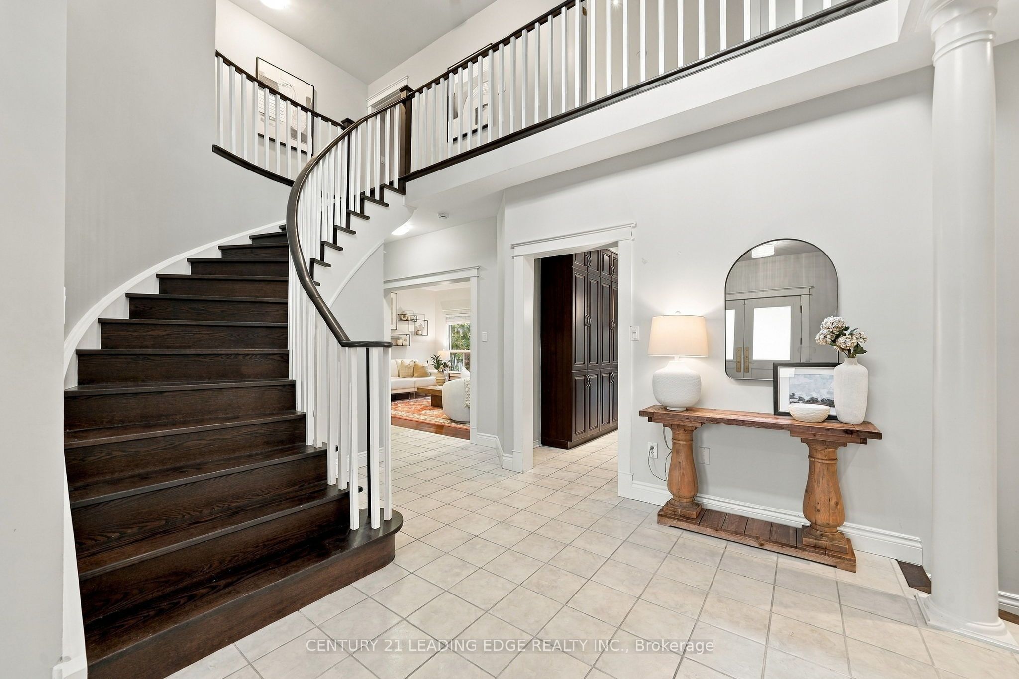 1629 Valley Ridge Crescent Property Photo 7