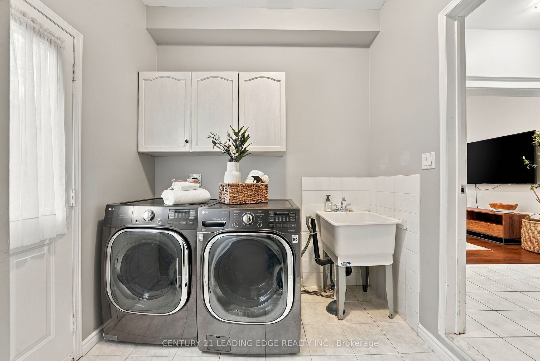 1629 Valley Ridge Crescent Property Photo 14