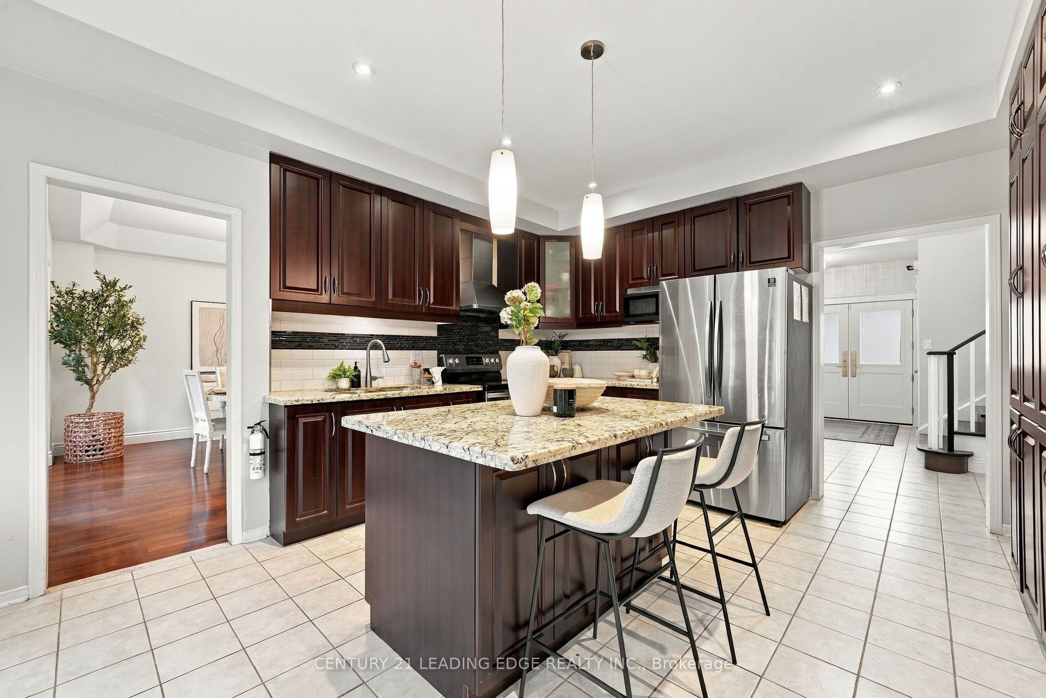 1629 Valley Ridge Crescent Property Photo 15