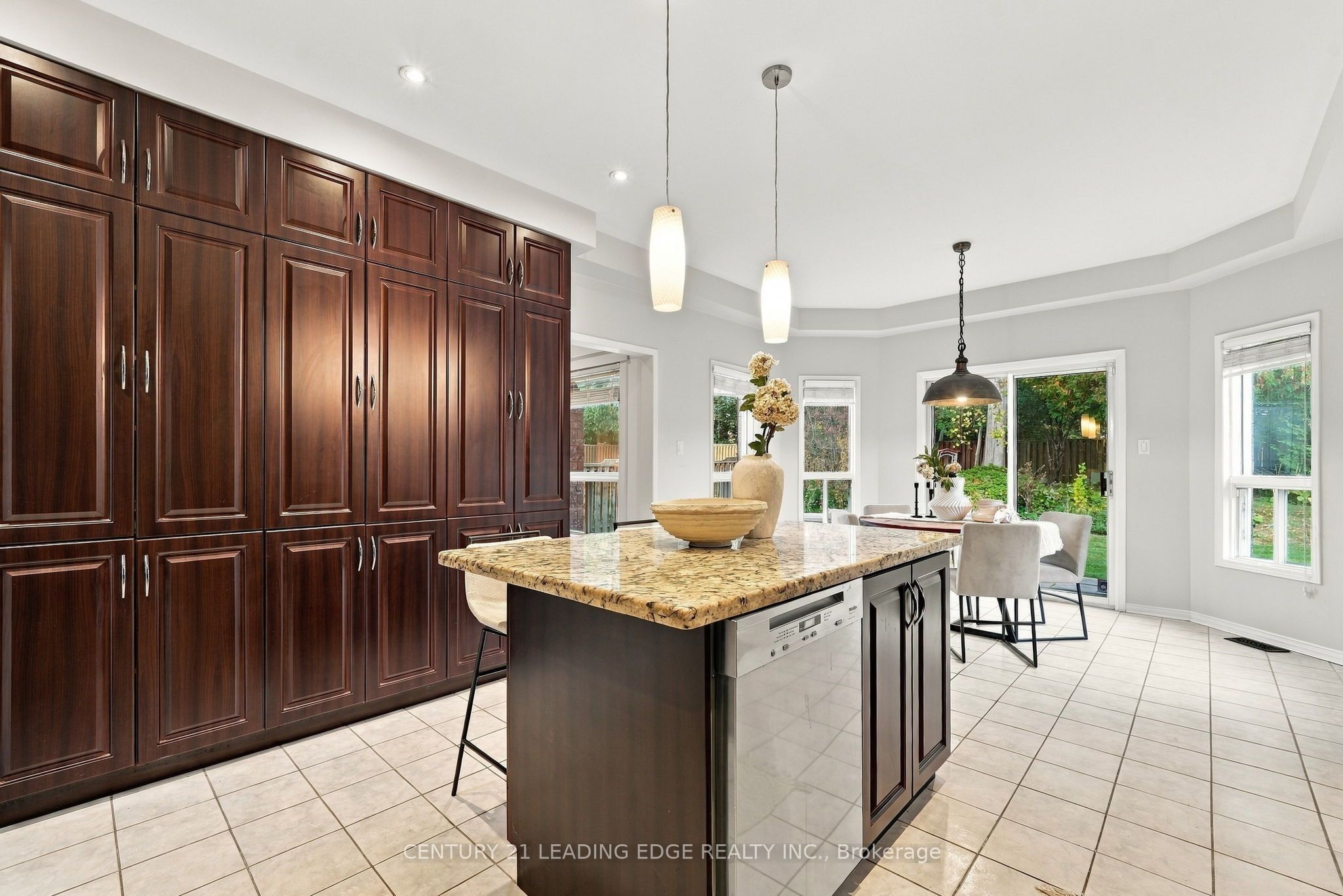 1629 Valley Ridge Crescent Property Photo 16
