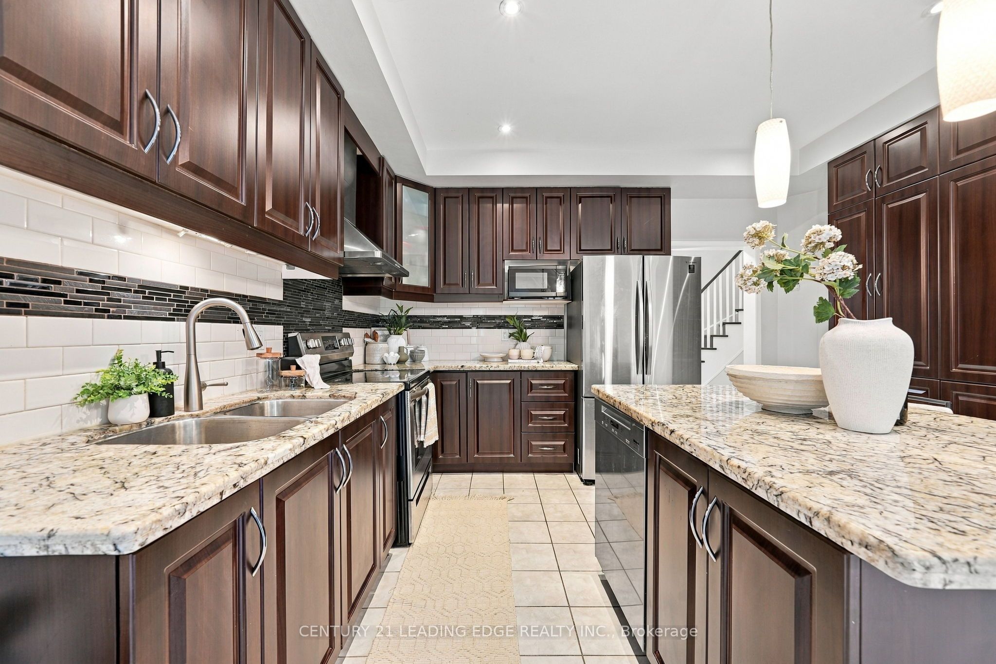 1629 Valley Ridge Crescent Property Photo 18