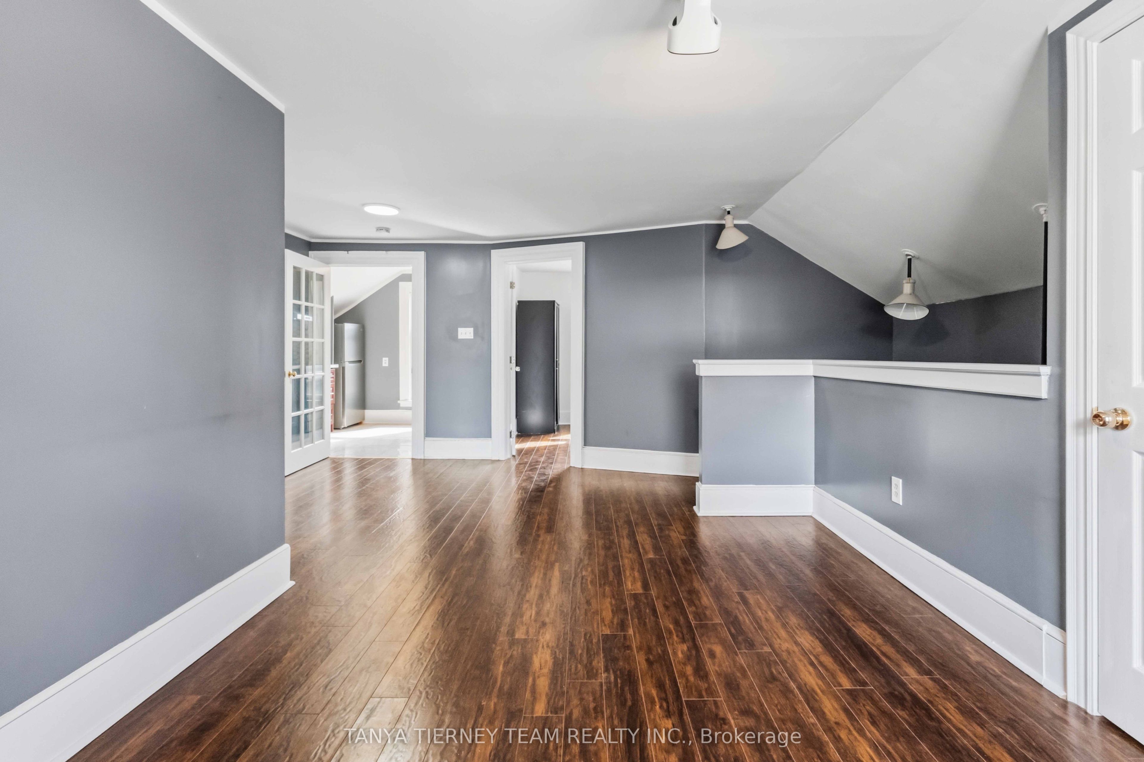 168 Centre Street S Upper Property Photo 10