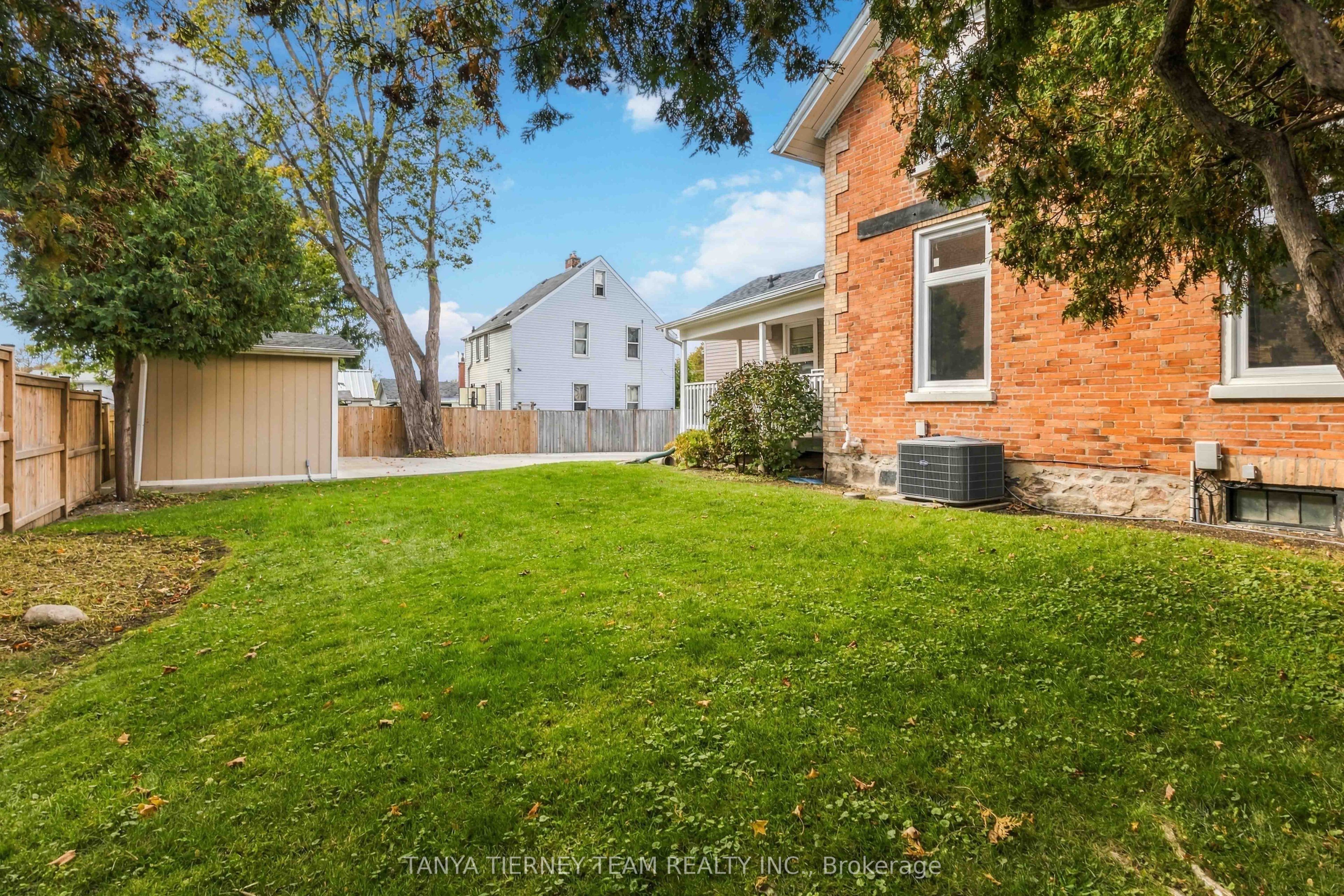 168 Centre Street S Upper Property Photo 23