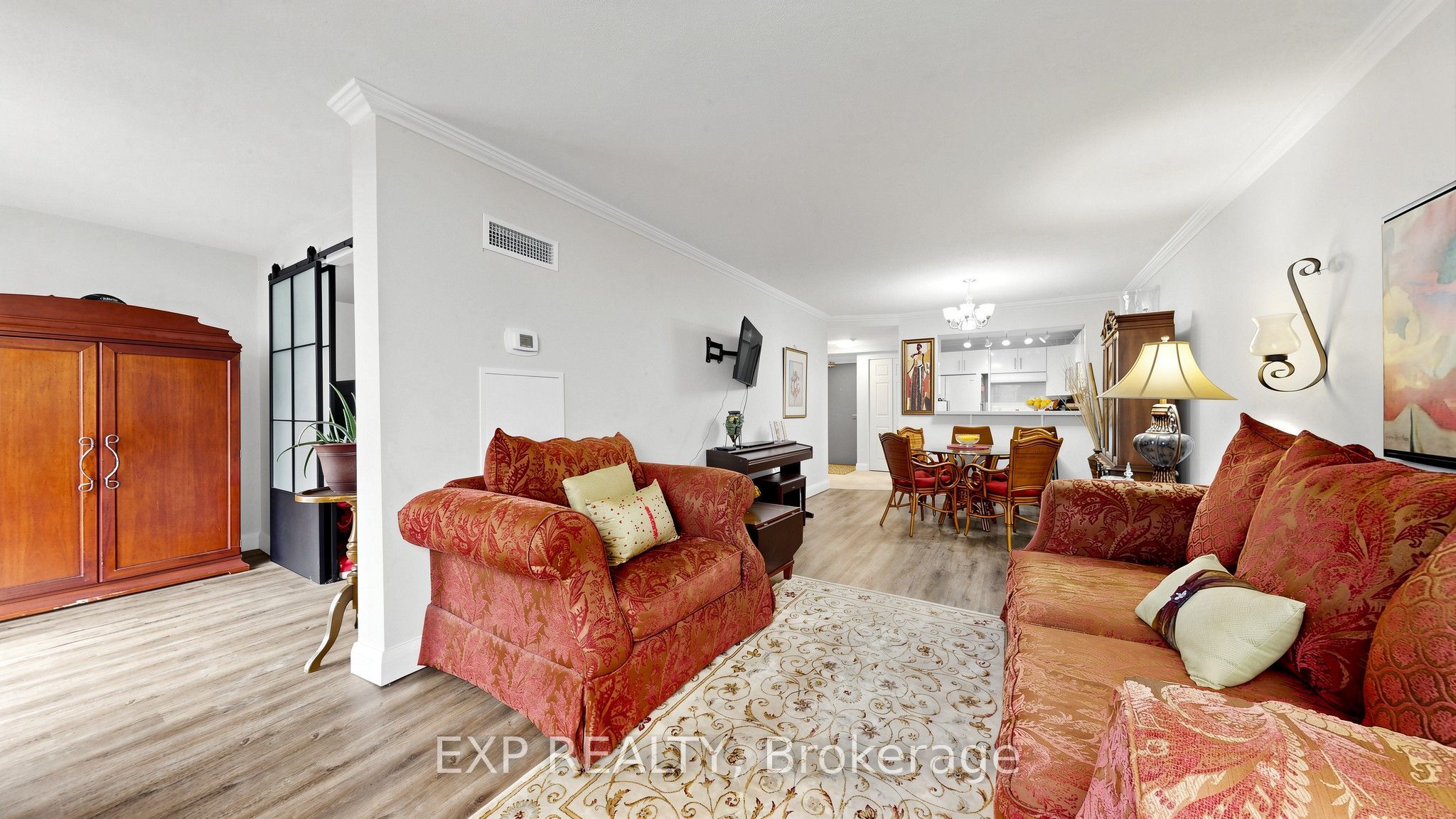 1655 Pickering Parkway 703 Property Photo 8