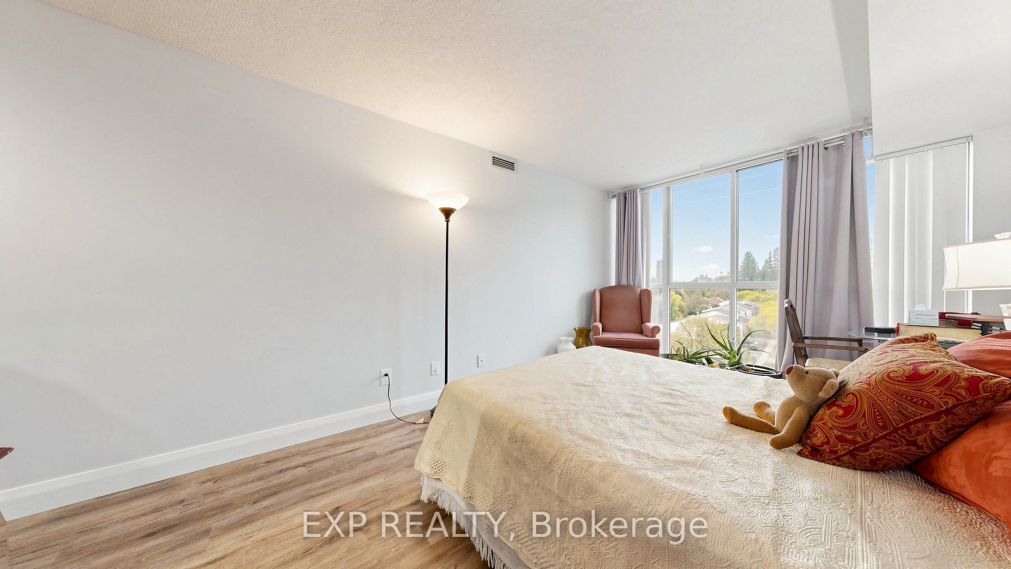 1655 Pickering Parkway 703 Property Photo 12