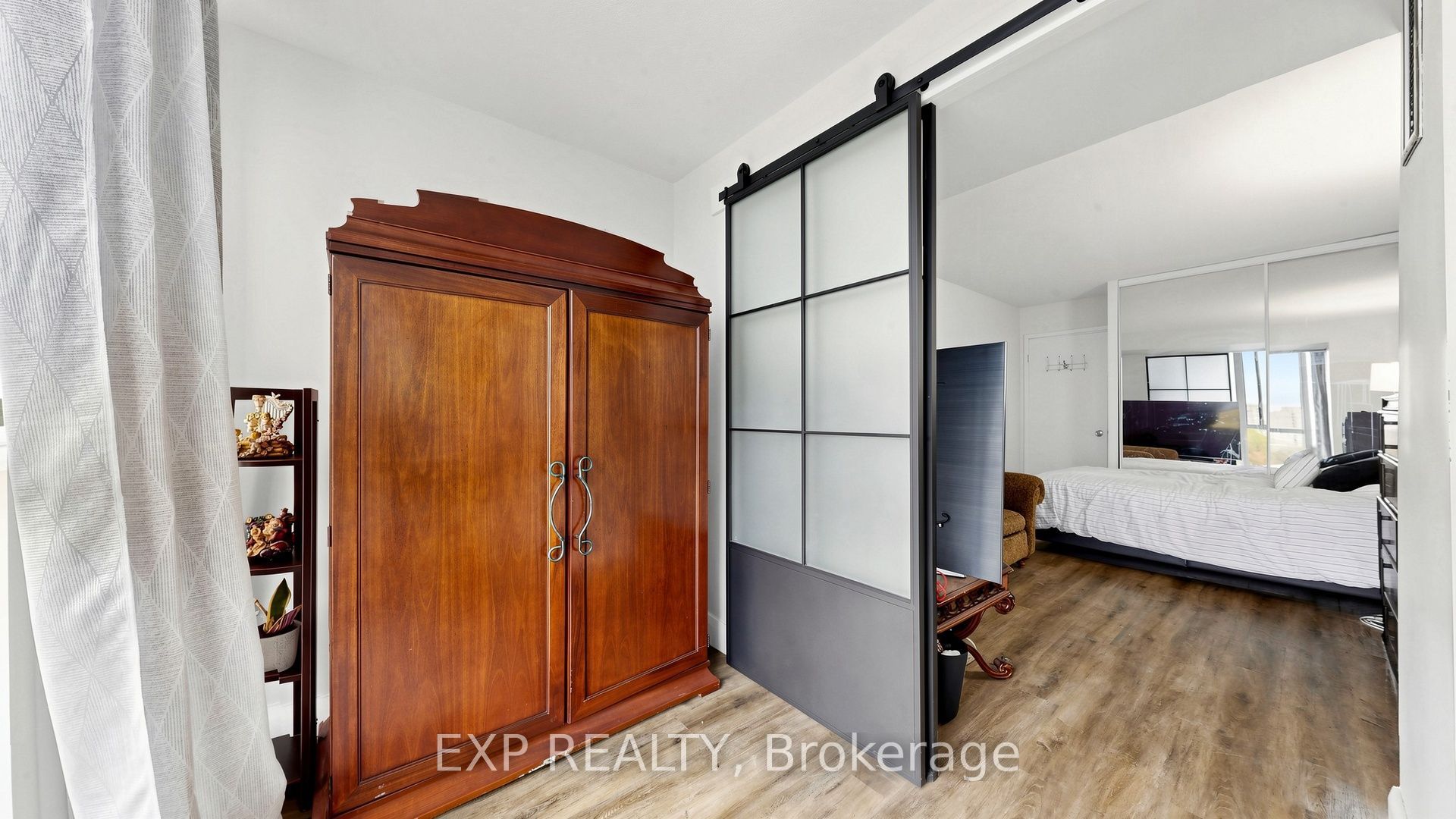 1655 Pickering Parkway 703 Property Photo 16