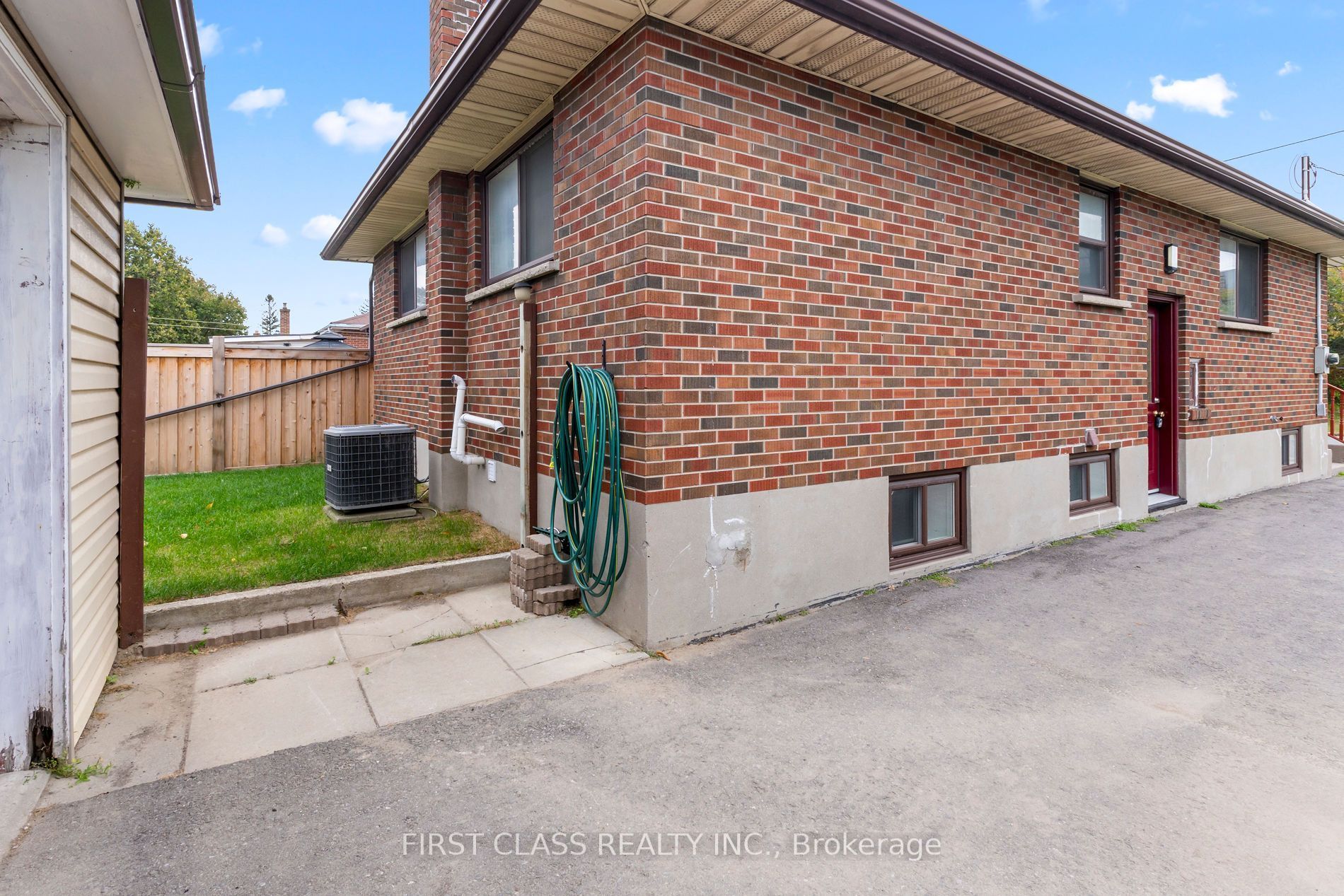 284 Jackson Avenue Property Photo 3
