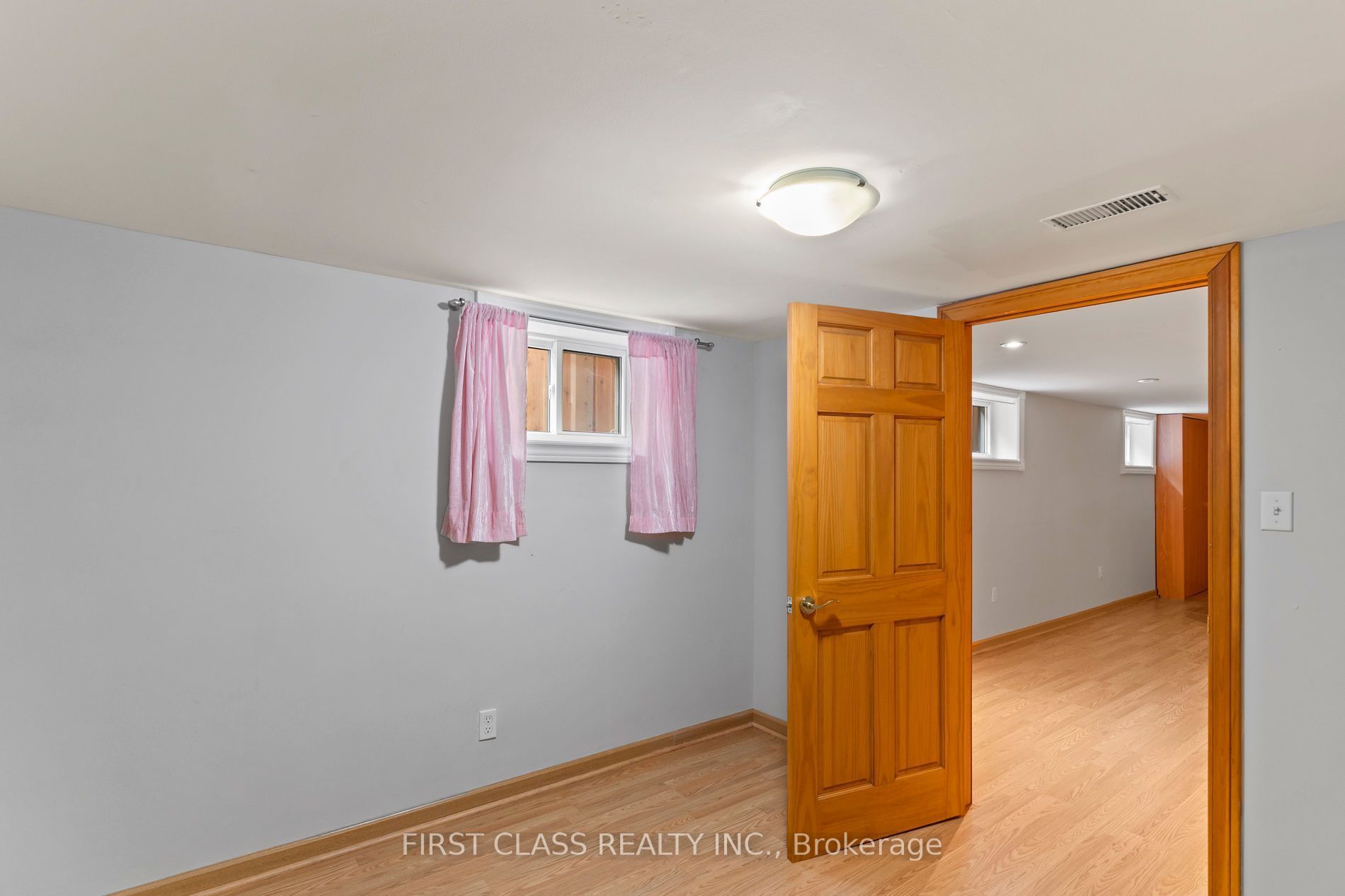 284 Jackson Avenue Property Photo 6