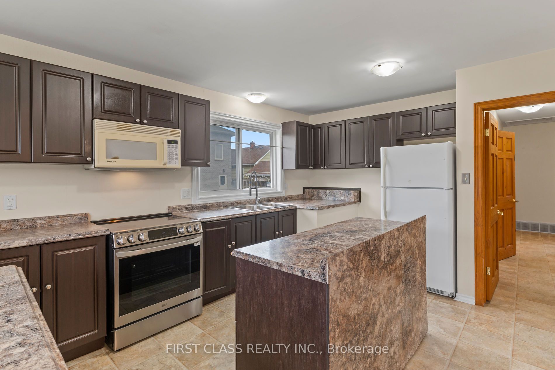 284 Jackson Avenue Property Photo 8