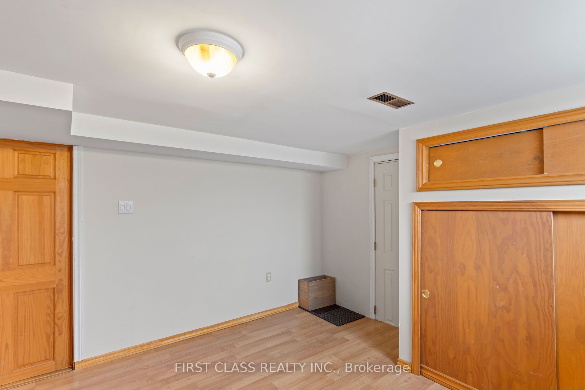 284 Jackson Avenue Property Photo 23
