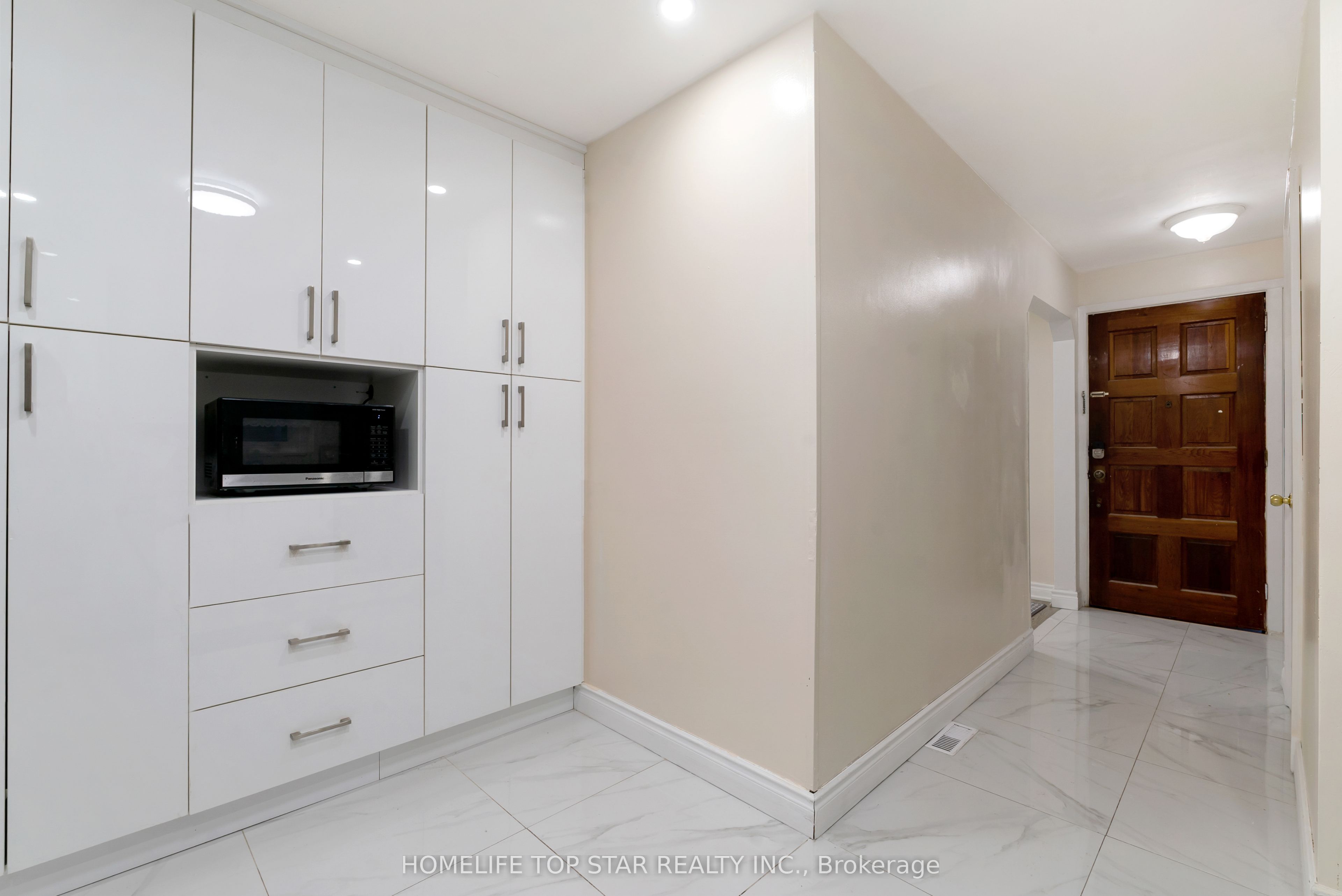 19 Treverton Drive Property Photo 4