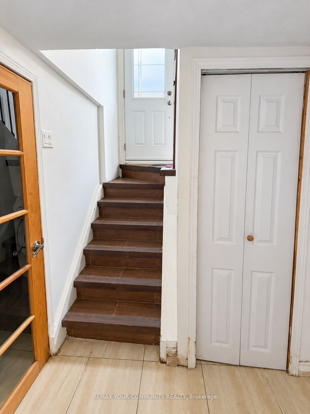 100 Ellington Drive Lower Property Photo 4