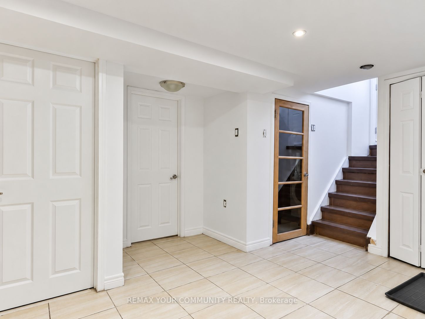 100 Ellington Drive Lower Property Photo 6