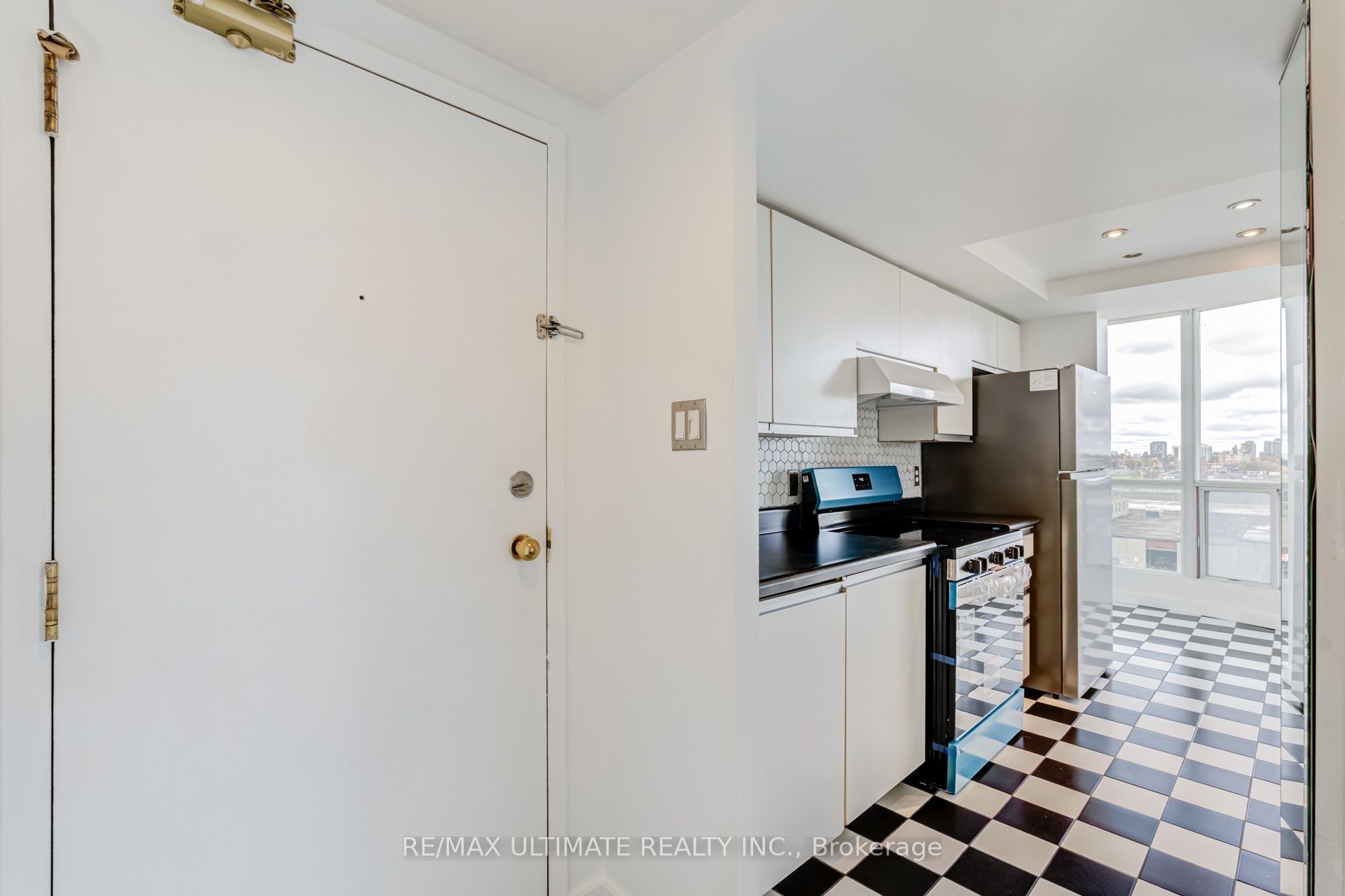 1470 Midland Avenue 601 Property Photo 5