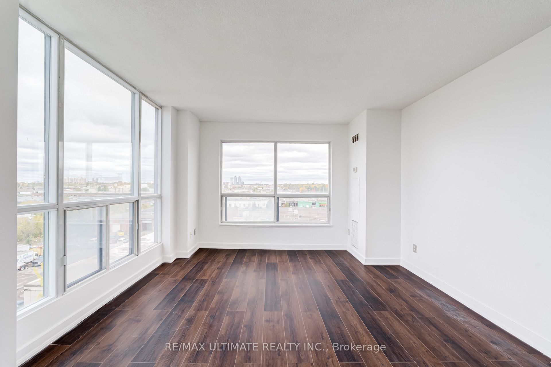 1470 Midland Avenue 601 Property Photo 17