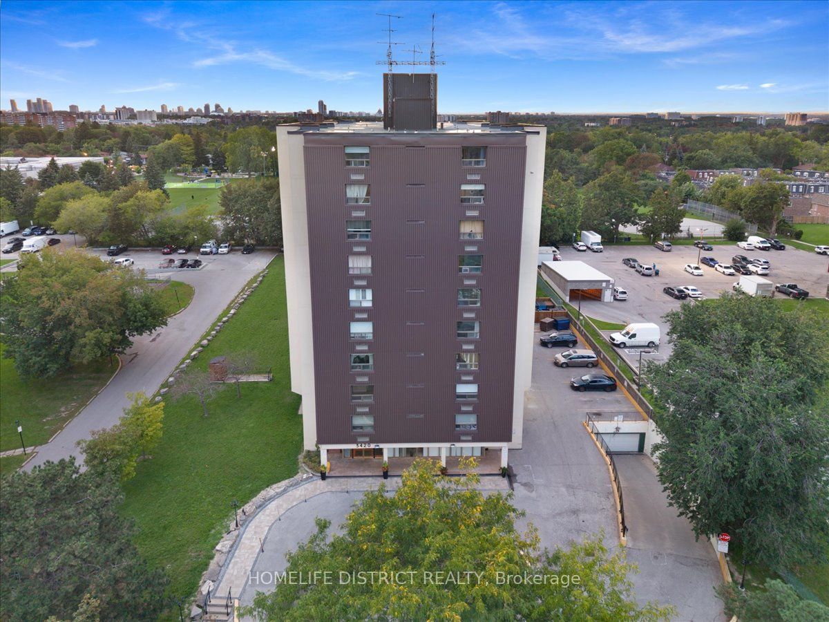 3420 Eglinton Avenue E 404 Property Photo 2