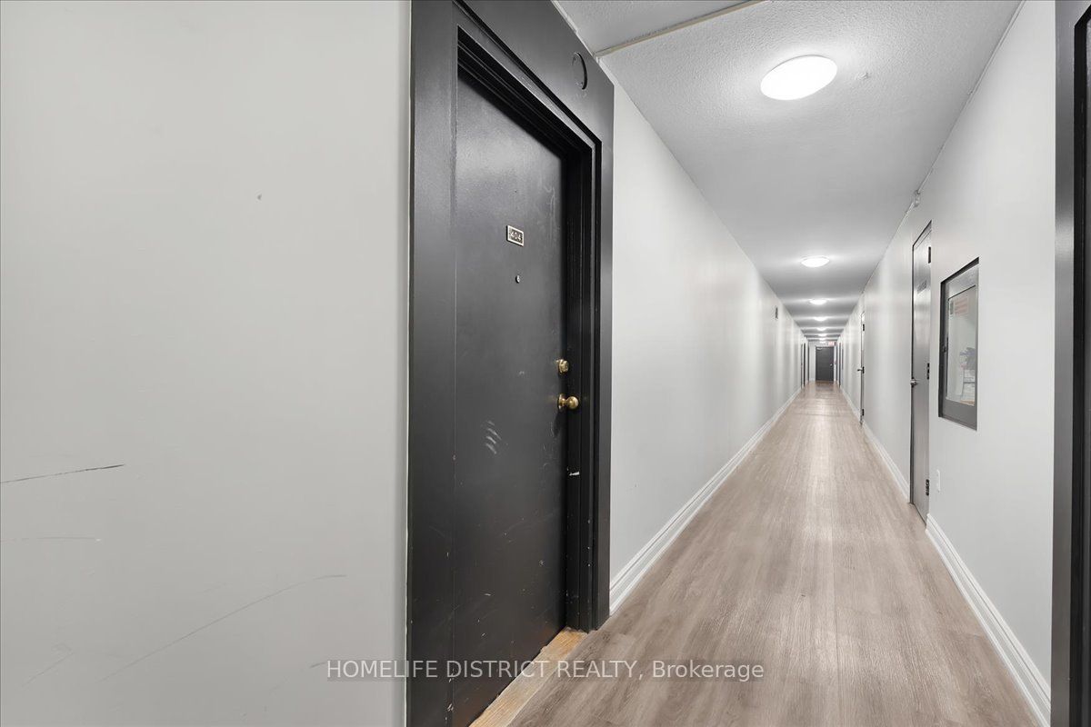 3420 Eglinton Avenue E 404 Property Photo 6