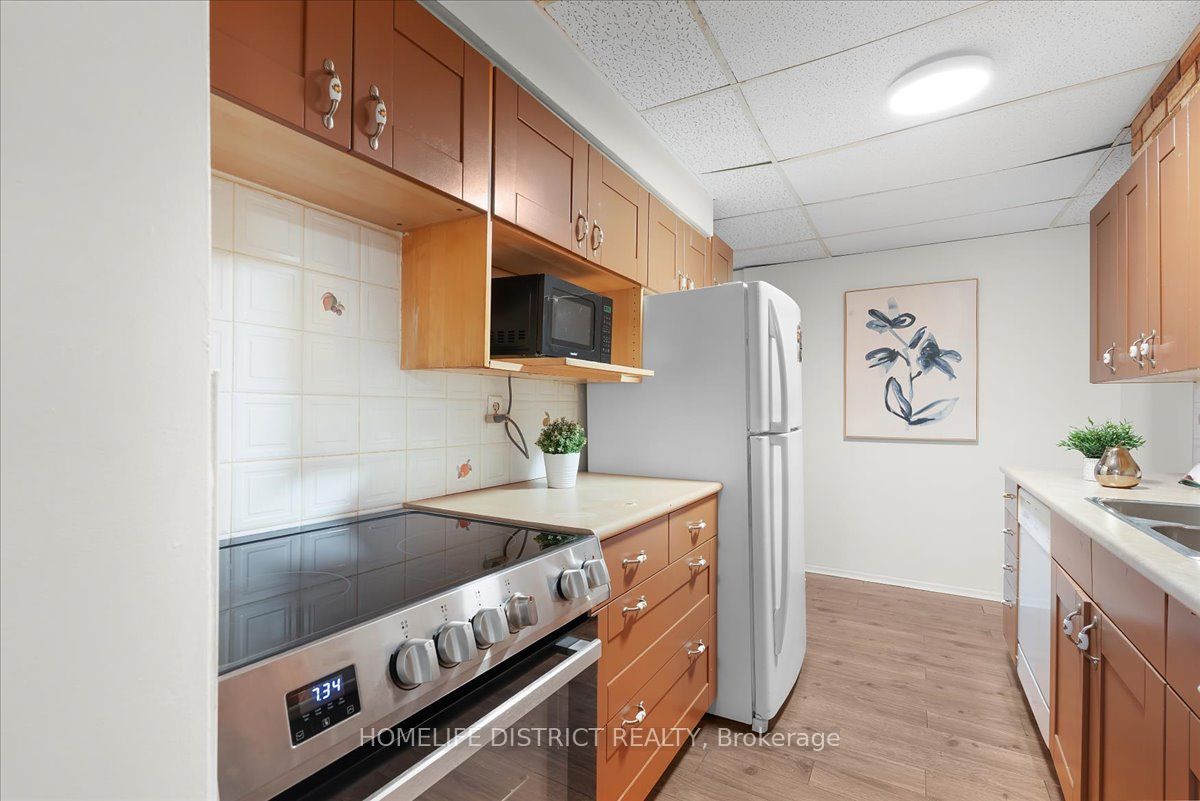 3420 Eglinton Avenue E 404 Property Photo 13